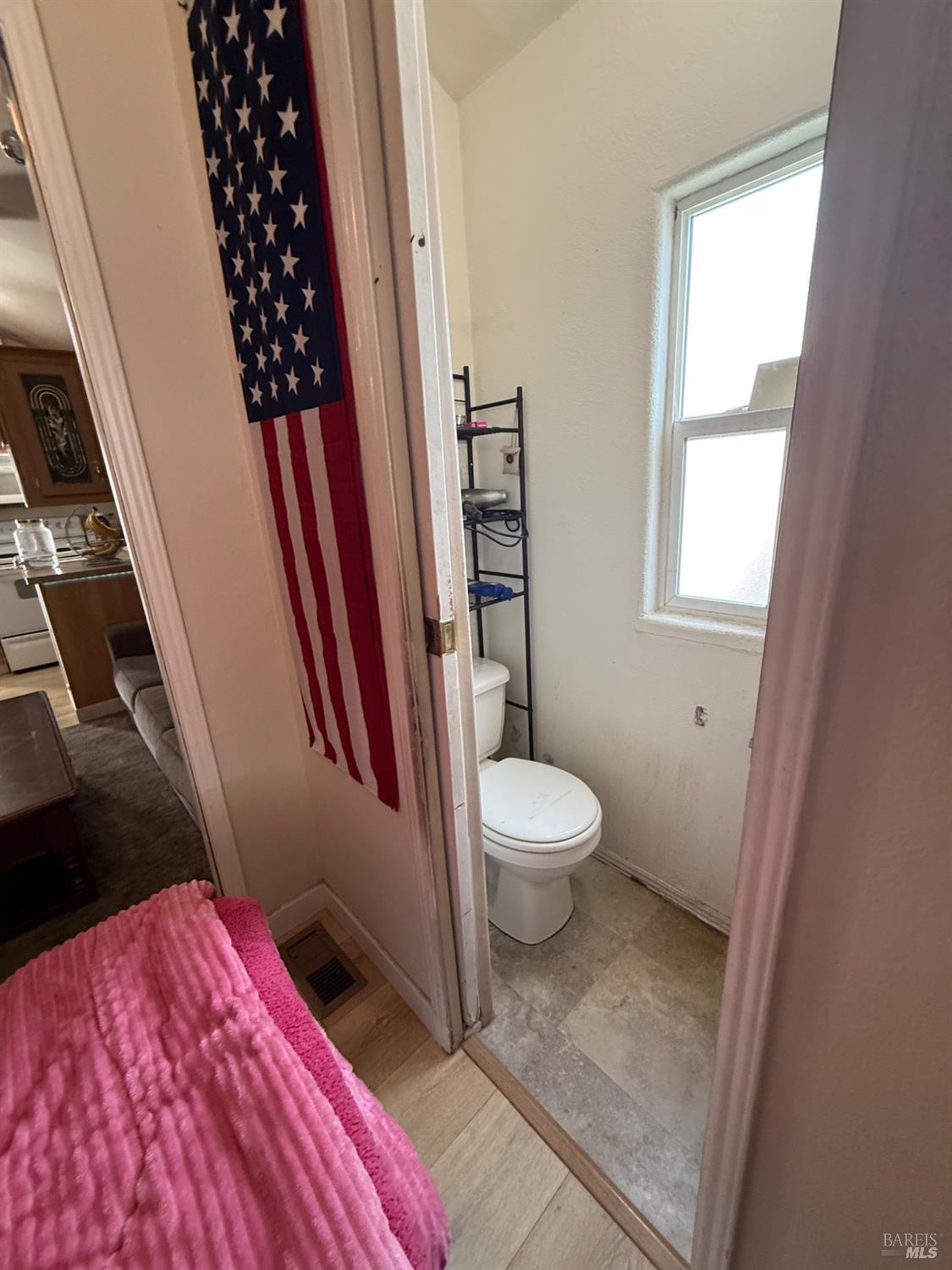 Detail Gallery Image 8 of 12 For 515 River Rd 6, Rio Vista,  CA 94571 - 2 Beds | 1/1 Baths