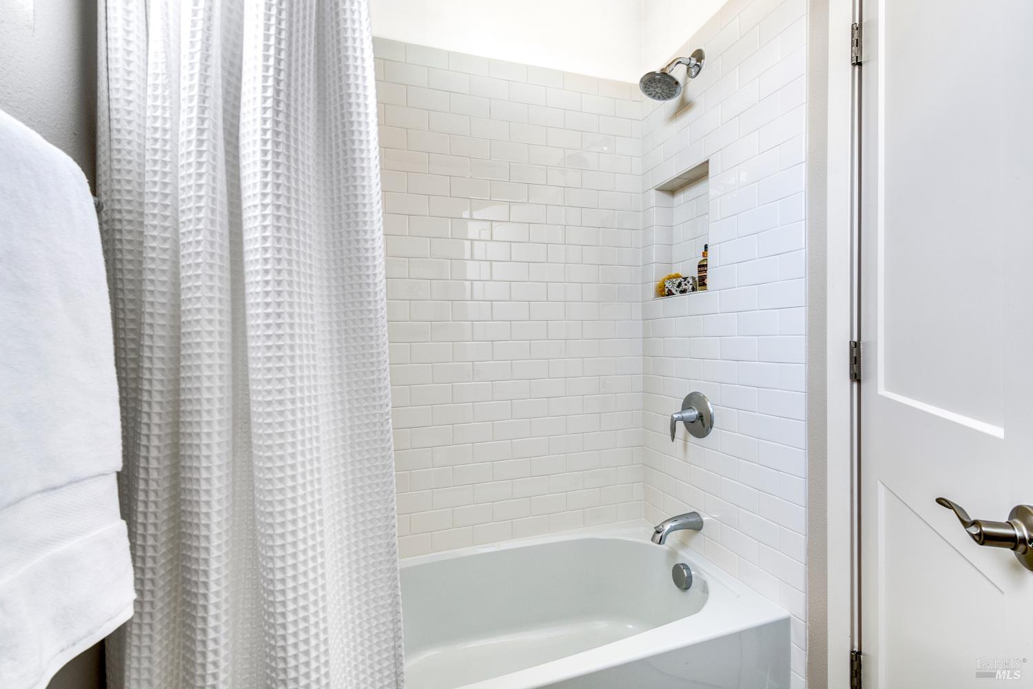 Detail Gallery Image 21 of 37 For 2733 Amora Ct, Santa Rosa,  CA 95407 - 4 Beds | 3/1 Baths