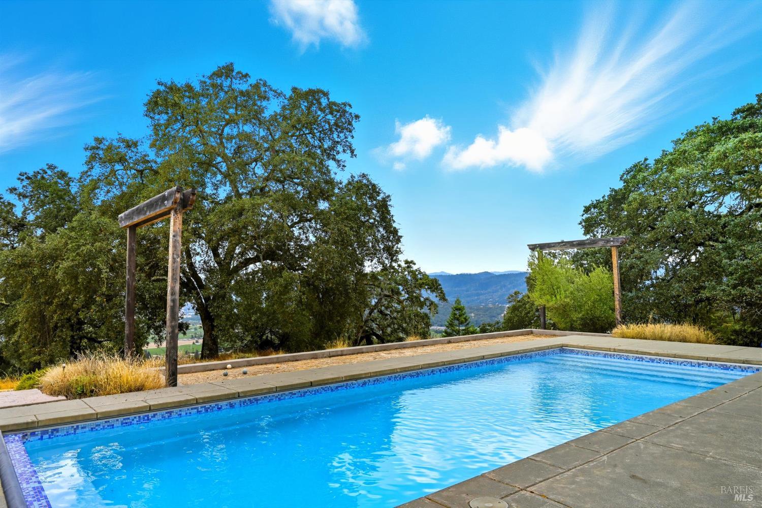 Detail Gallery Image 7 of 64 For 31000 Pine Mountain Rd, Cloverdale,  CA 95425 - 3 Beds | 3 Baths