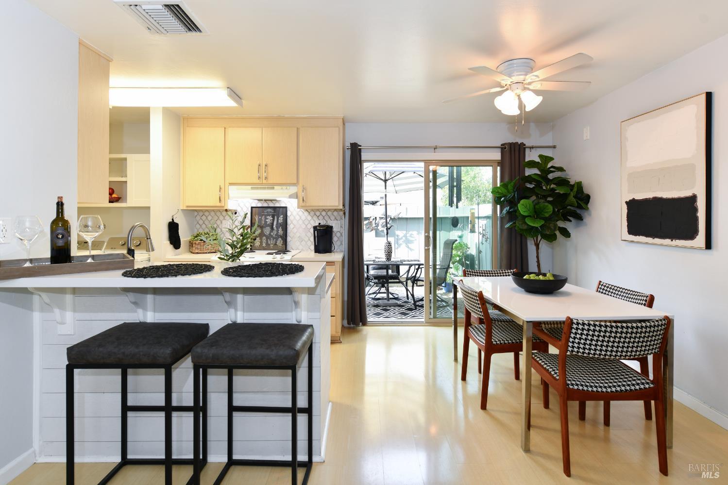 Detail Gallery Image 10 of 50 For 1118 Marina Dr, Napa,  CA 94559 - 2 Beds | 1/1 Baths