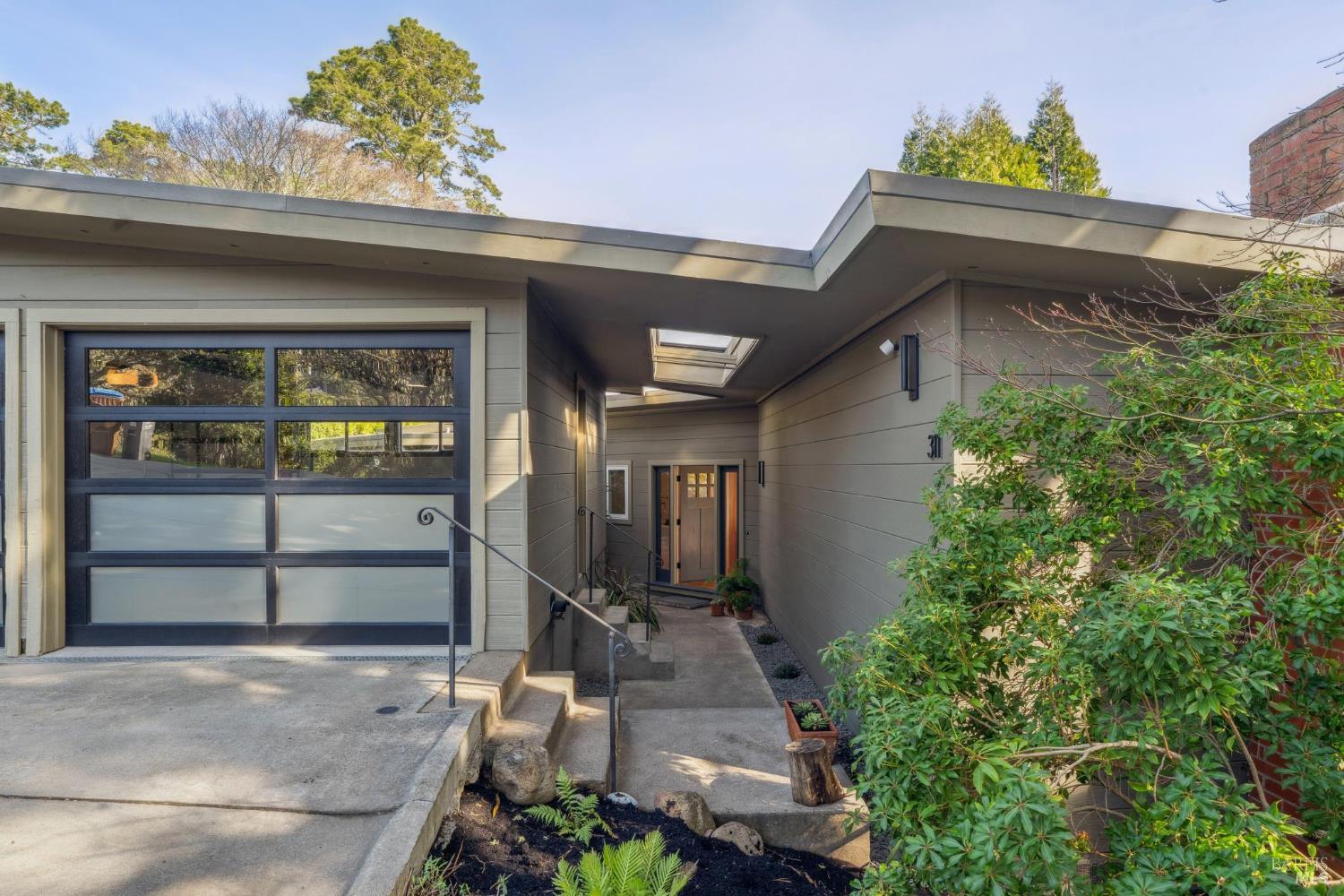 Detail Gallery Image 2 of 41 For 311 Edgewood Ave, Mill Valley,  CA 94941 - 3 Beds | 2 Baths