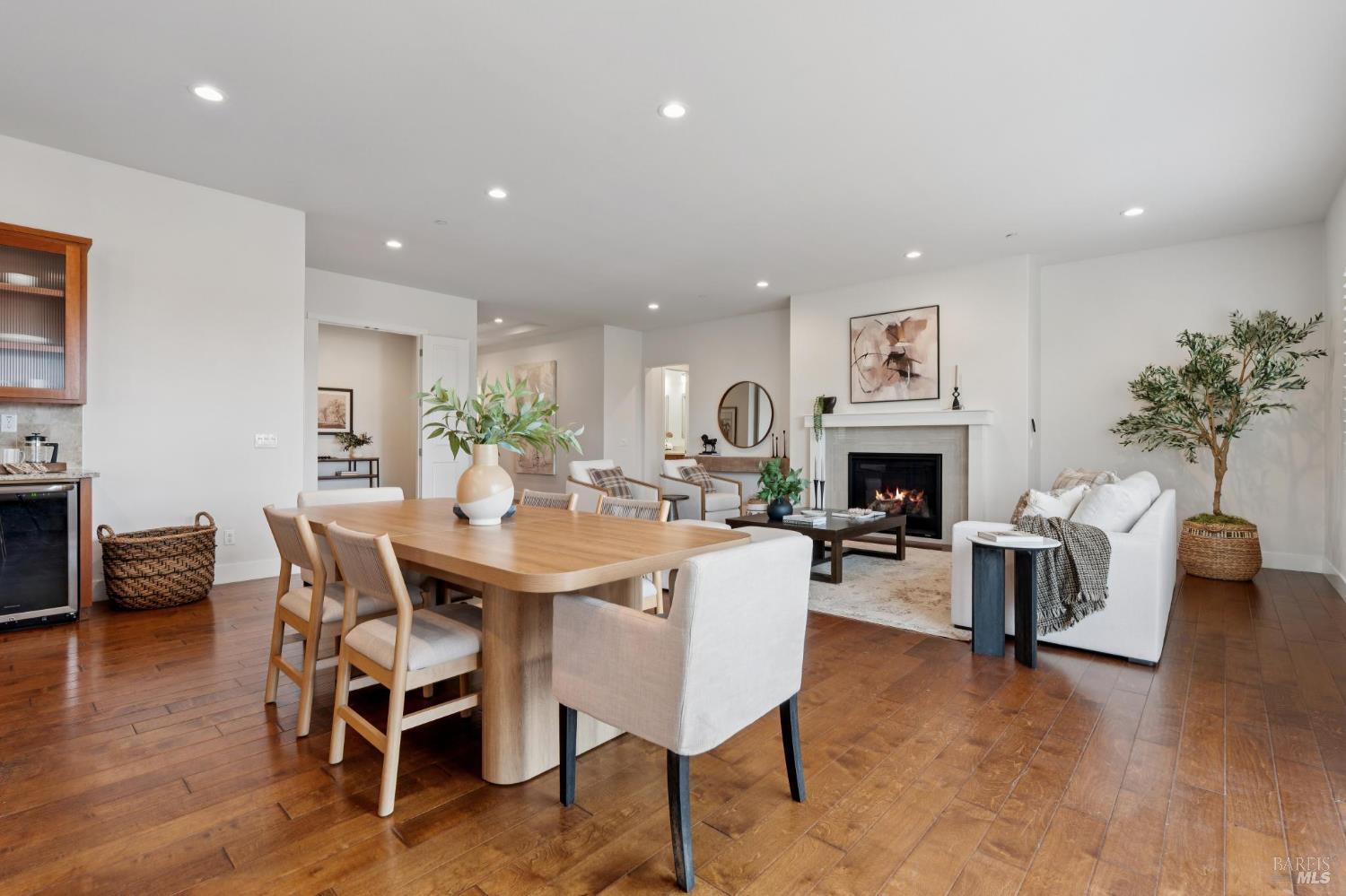 Detail Gallery Image 20 of 83 For 5677 Eastlake Dr, Santa Rosa,  CA 95409 - 5 Beds | 4 Baths