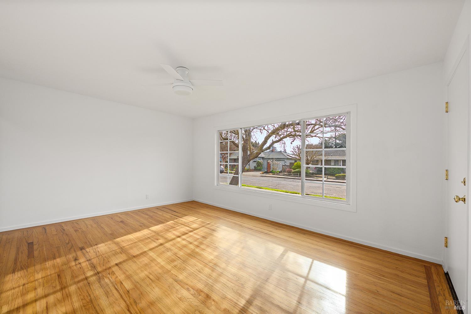 Detail Gallery Image 5 of 24 For 3119 Magowan Dr, Santa Rosa,  CA 95405 - 3 Beds | 1 Baths