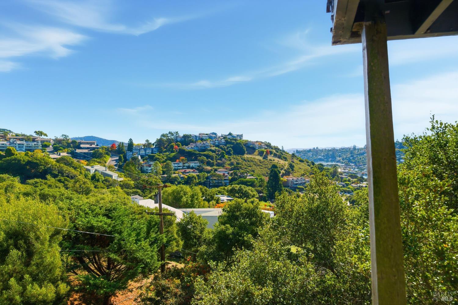 Detail Gallery Image 15 of 22 For 101 Round Hill Rd, Tiburon,  CA 94920 - 3 Beds | 1/1 Baths