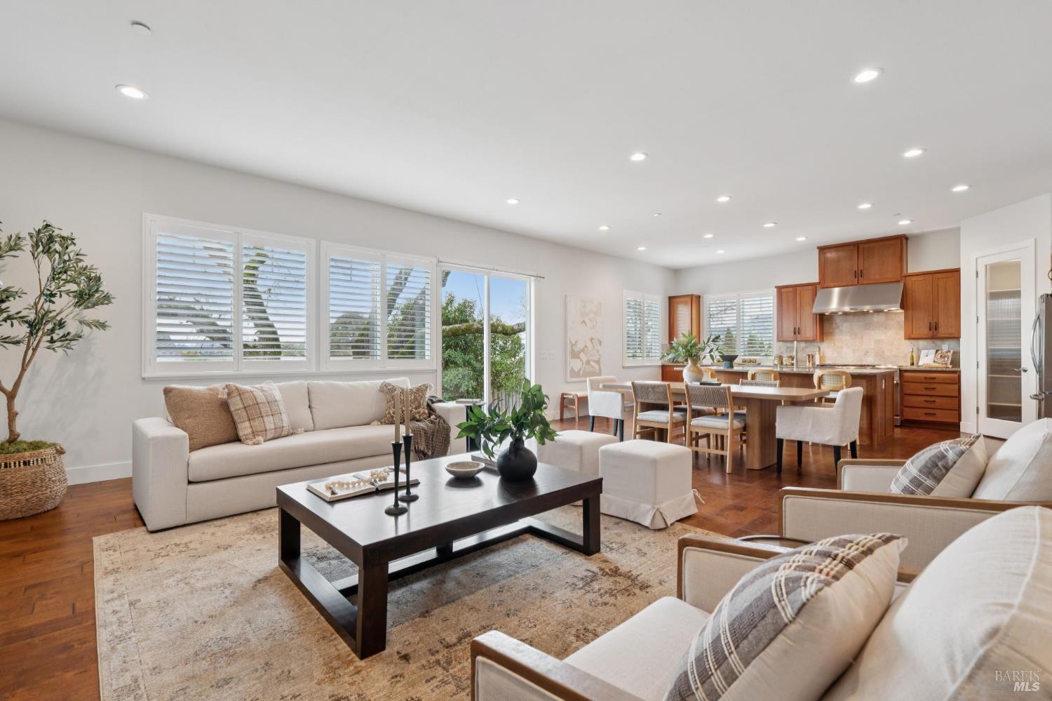 Detail Gallery Image 10 of 83 For 5677 Eastlake Dr, Santa Rosa,  CA 95409 - 5 Beds | 4 Baths