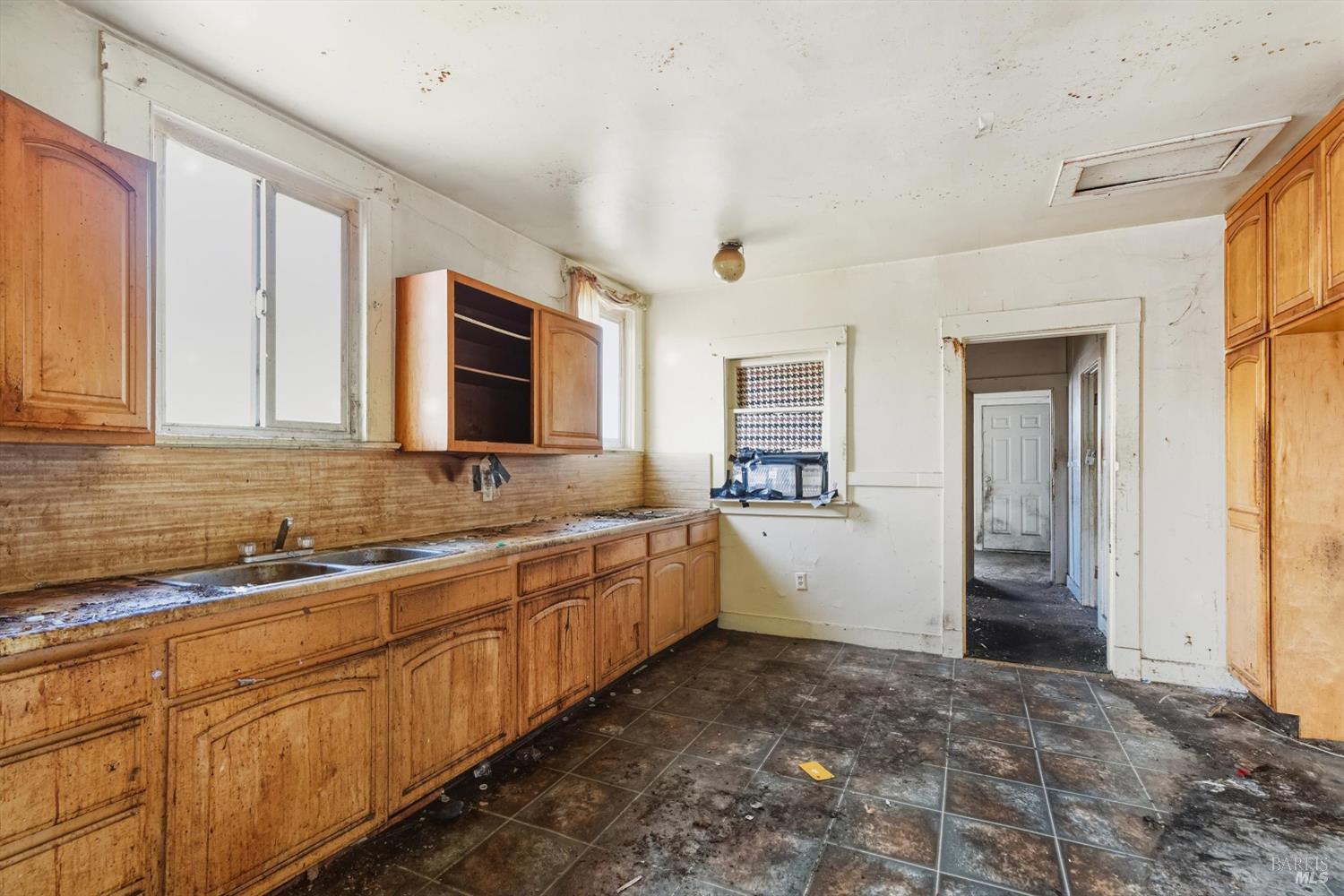 Detail Gallery Image 7 of 19 For 921 Jones St, Berkeley,  CA 94710 - 2 Beds | 1 Baths