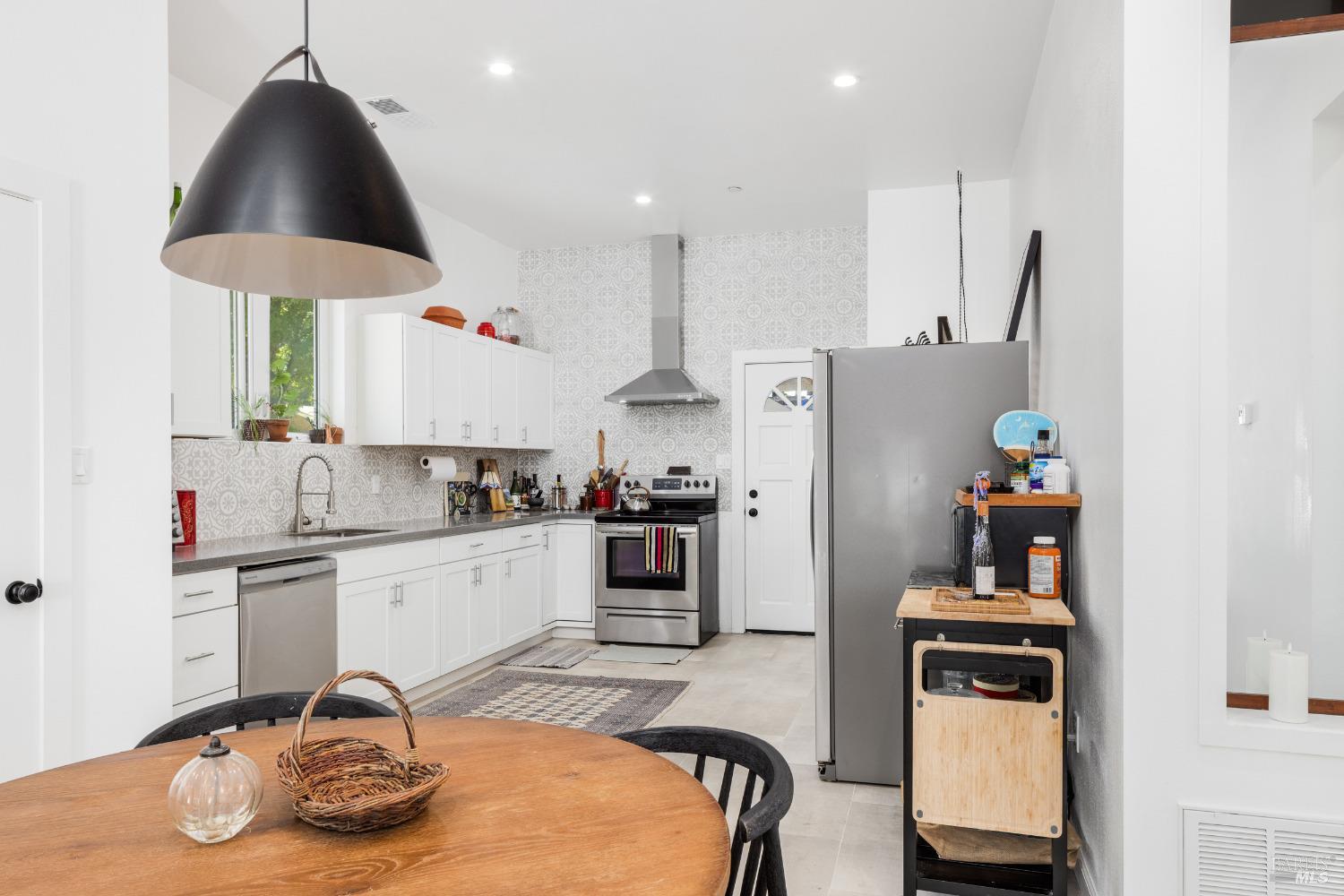 Detail Gallery Image 13 of 32 For 19322 Quigley Ln, Sonoma,  CA 95476 - 4 Beds | 3 Baths