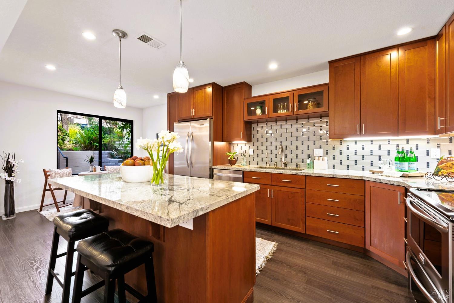 Detail Gallery Image 5 of 30 For 5 Velasco Ct, Novato,  CA 94949 - 3 Beds | 2/1 Baths