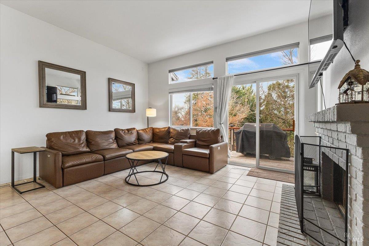 Detail Gallery Image 8 of 29 For 5739 Owls Nest Dr, Santa Rosa,  CA 95409 - 3 Beds | 2 Baths