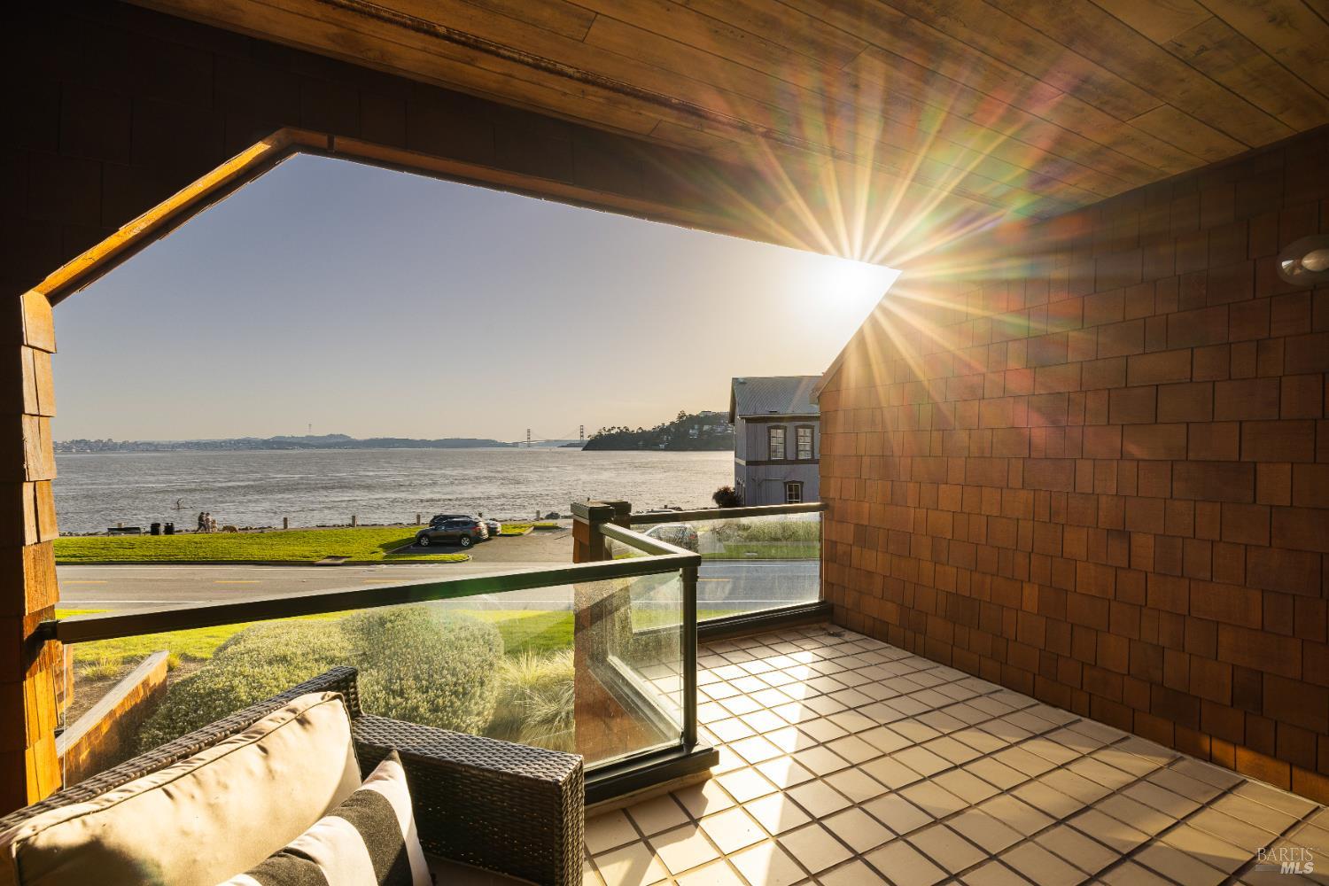 Detail Gallery Image 32 of 55 For 403 Paradise Dr, Tiburon,  CA 94920 - 3 Beds | 2/1 Baths