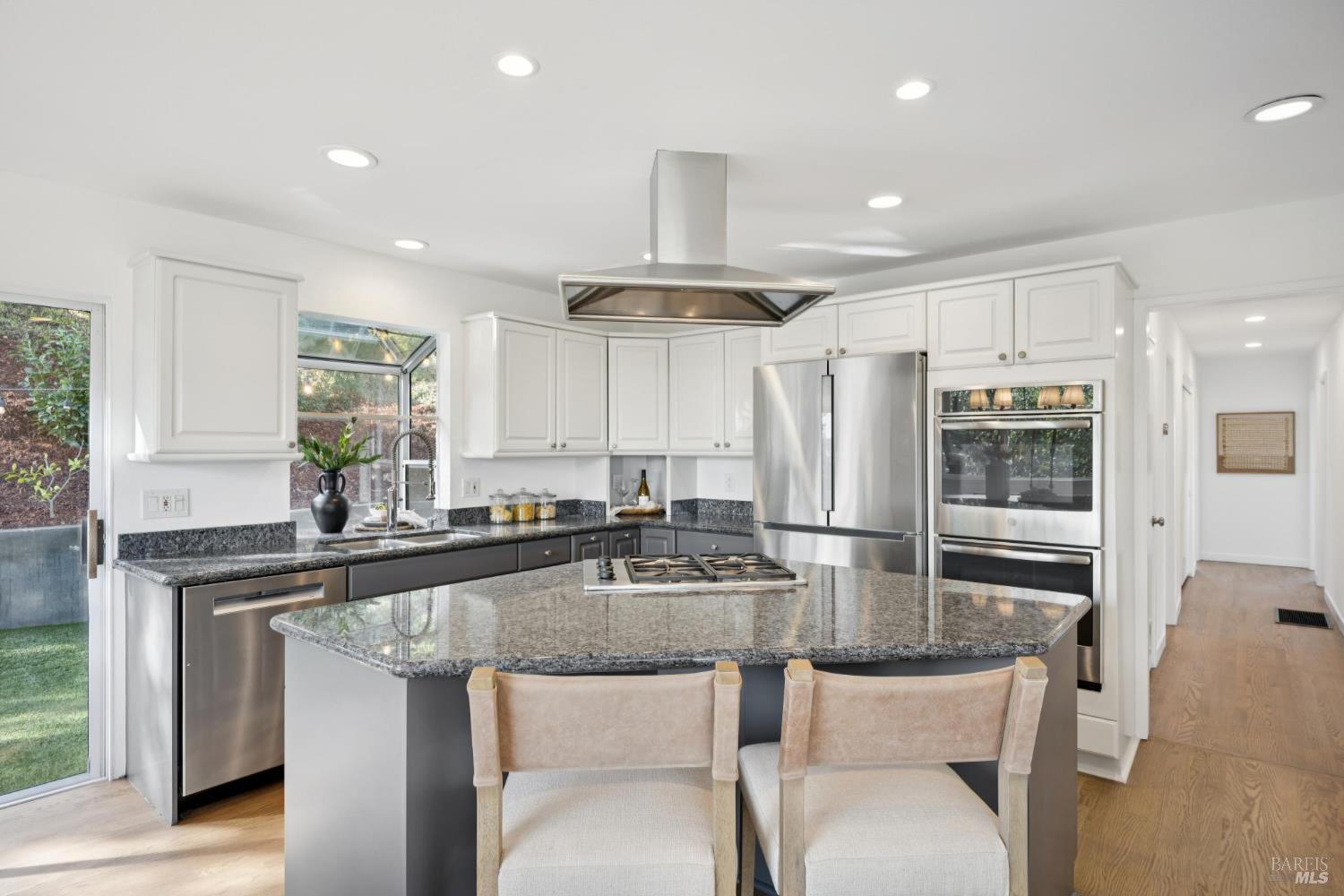 Detail Gallery Image 18 of 67 For 81 Rose St, San Rafael,  CA 94901 - 5 Beds | 3 Baths