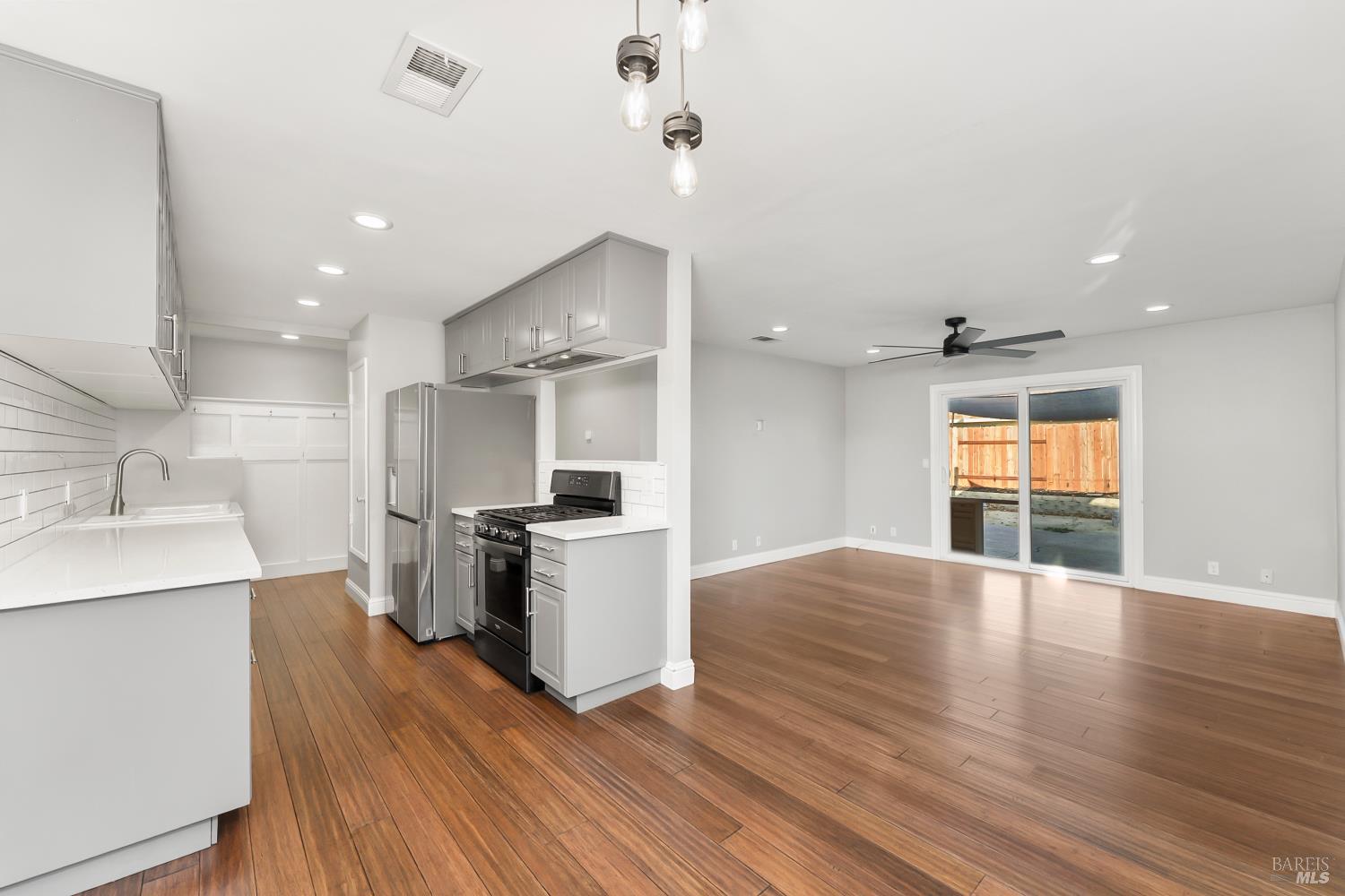 Detail Gallery Image 19 of 40 For 255 Bowline Dr, Vacaville,  CA 95687 - 3 Beds | 1 Baths