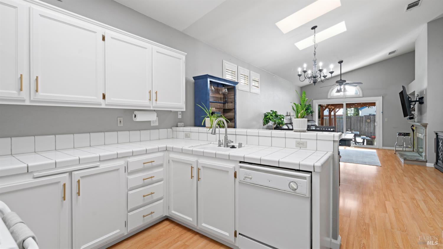 Detail Gallery Image 8 of 29 For 1405 Tillman St, Suisun City,  CA 94585 - 2 Beds | 2 Baths