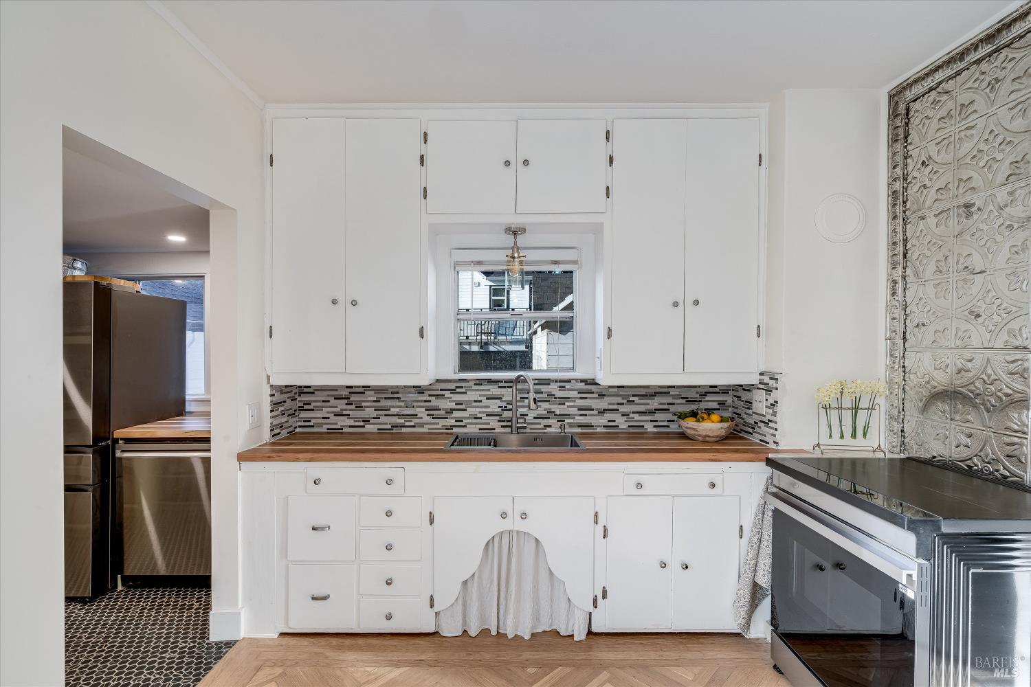 Detail Gallery Image 15 of 31 For 1145 Alta Ave, Napa,  CA 94559 - 3 Beds | 1 Baths