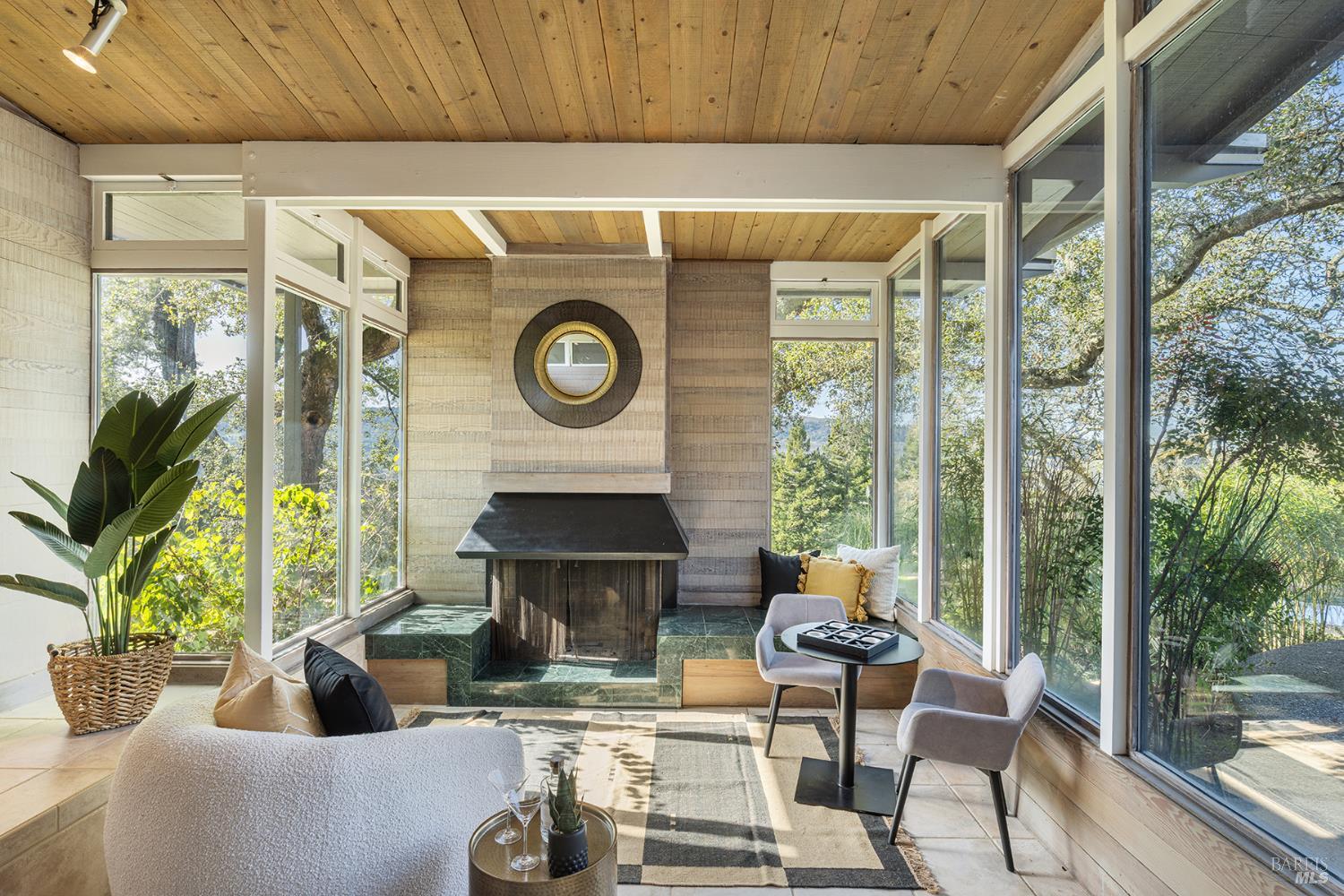 Detail Gallery Image 10 of 47 For 5815 Bennett Valley Rd, Santa Rosa,  CA 95404 - 4 Beds | 3/1 Baths