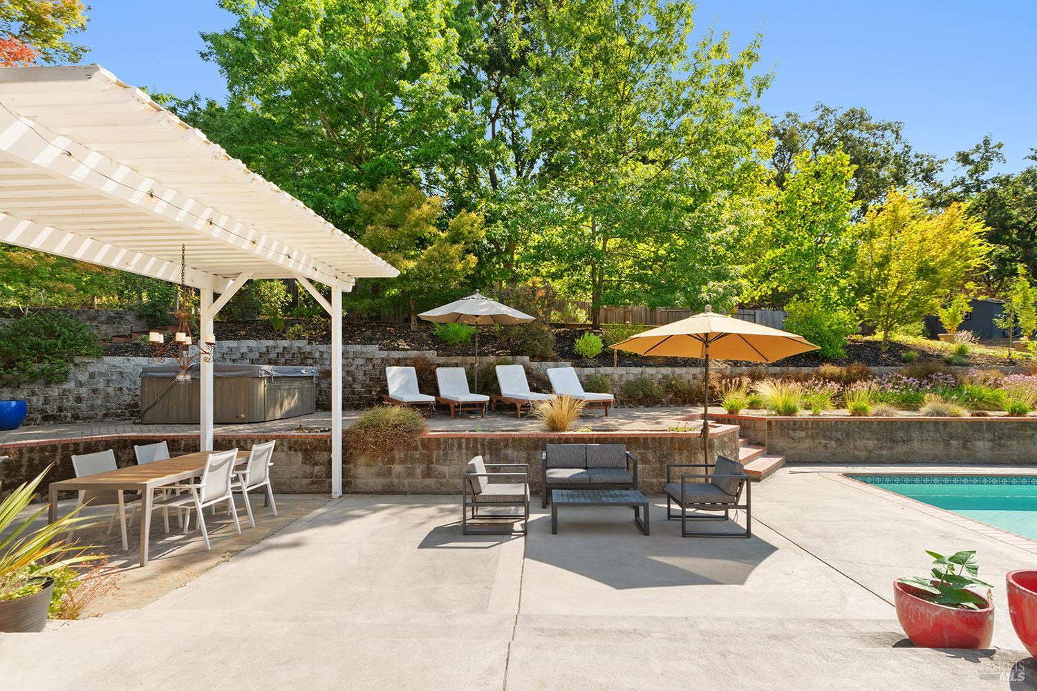 Detail Gallery Image 38 of 60 For 3991 Haven Ct, Sebastopol,  CA 95472 - 4 Beds | 2/1 Baths