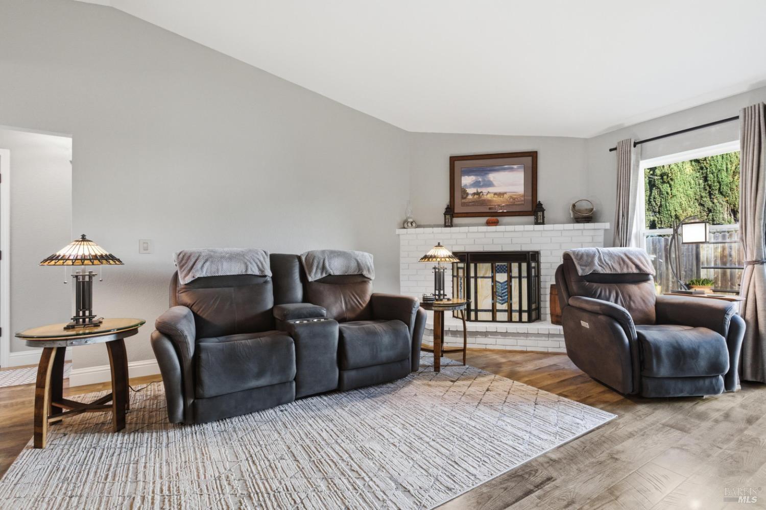 Detail Gallery Image 9 of 39 For 1433 Langley Way, Suisun City,  CA 94585 - 3 Beds | 2 Baths