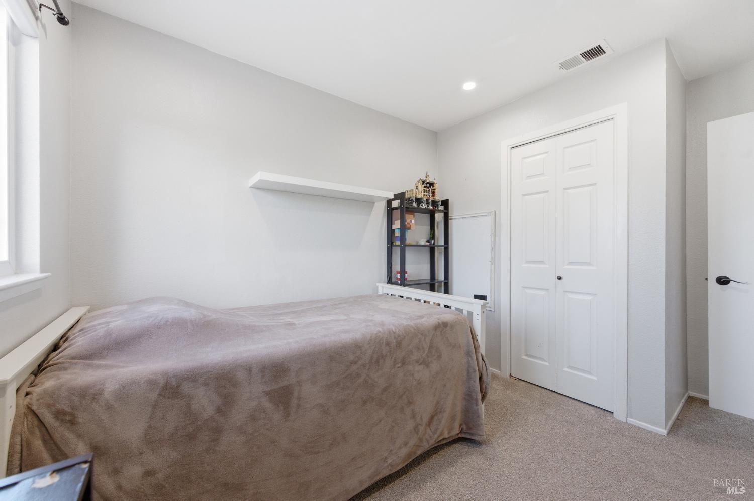 Detail Gallery Image 25 of 29 For 98 Francis Cir, Rohnert Park,  CA 94928 - 3 Beds | 2/1 Baths