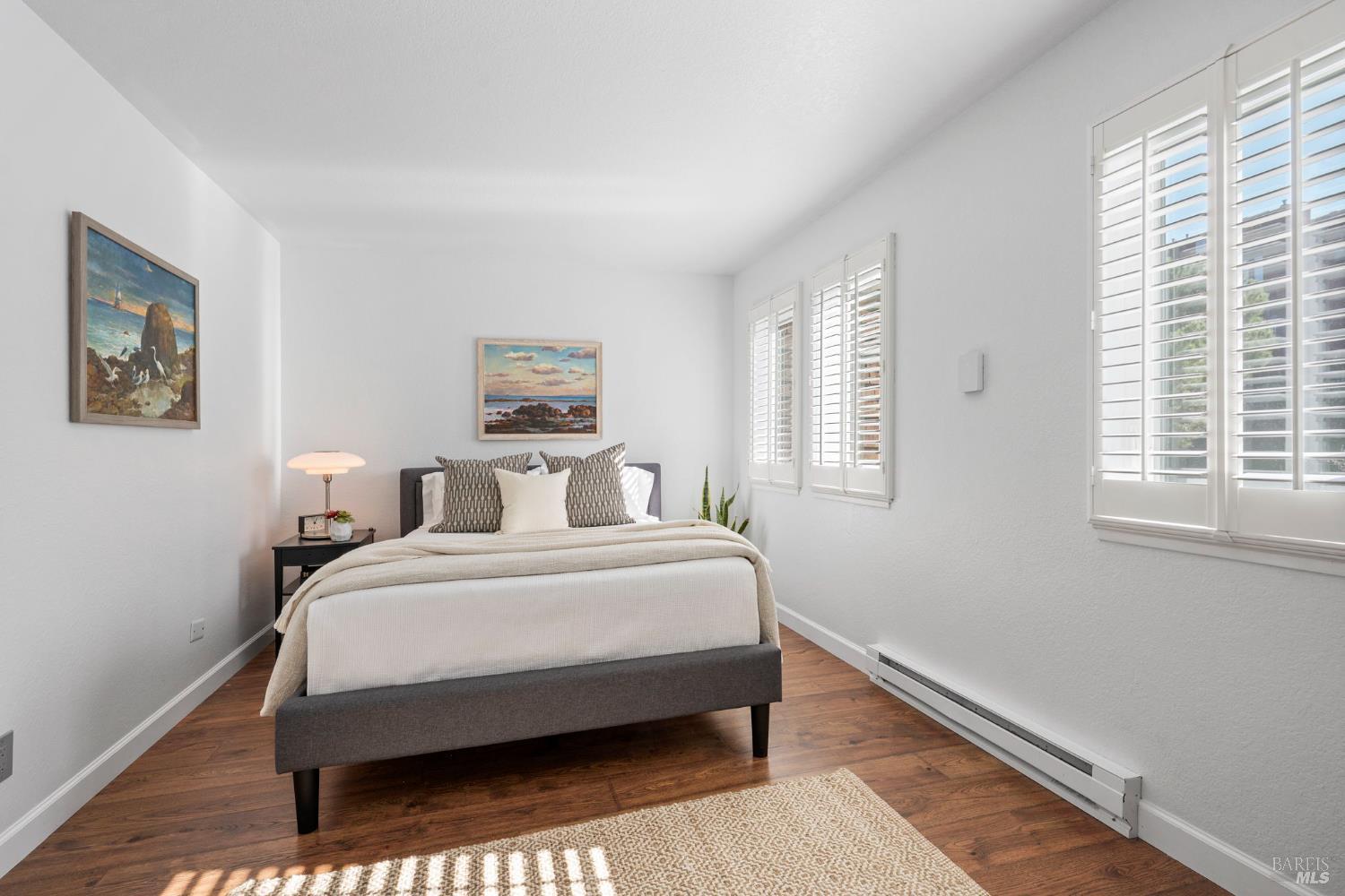 Detail Gallery Image 25 of 33 For 252 Bay Vista Cir, Sausalito,  CA 94965 - 3 Beds | 2/1 Baths