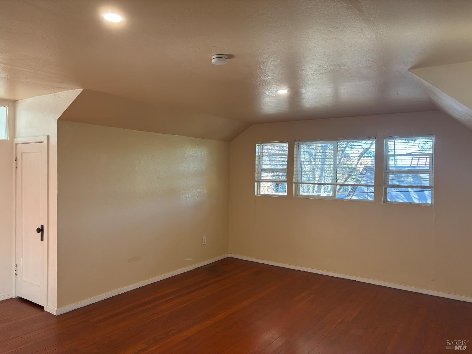 Detail Gallery Image 3 of 14 For 415 College Ave #4,  Santa Rosa,  CA 95401 - 2 Beds | 2 Baths