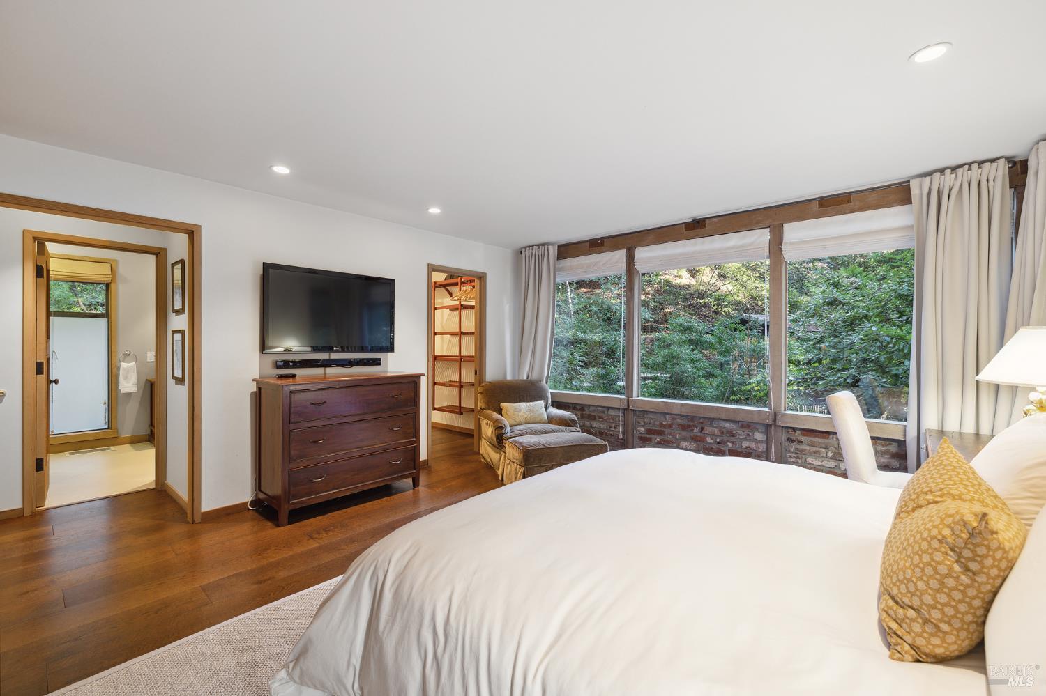 Detail Gallery Image 15 of 29 For 224 Cascade Dr, Mill Valley,  CA 94941 - 3 Beds | 2/1 Baths
