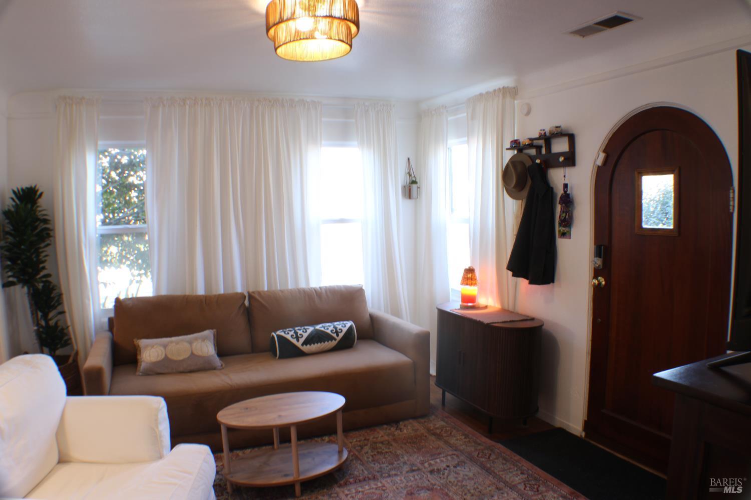 Detail Gallery Image 9 of 30 For 100 Ridgway Ave, Santa Rosa,  CA 95401 - 2 Beds | 1 Baths