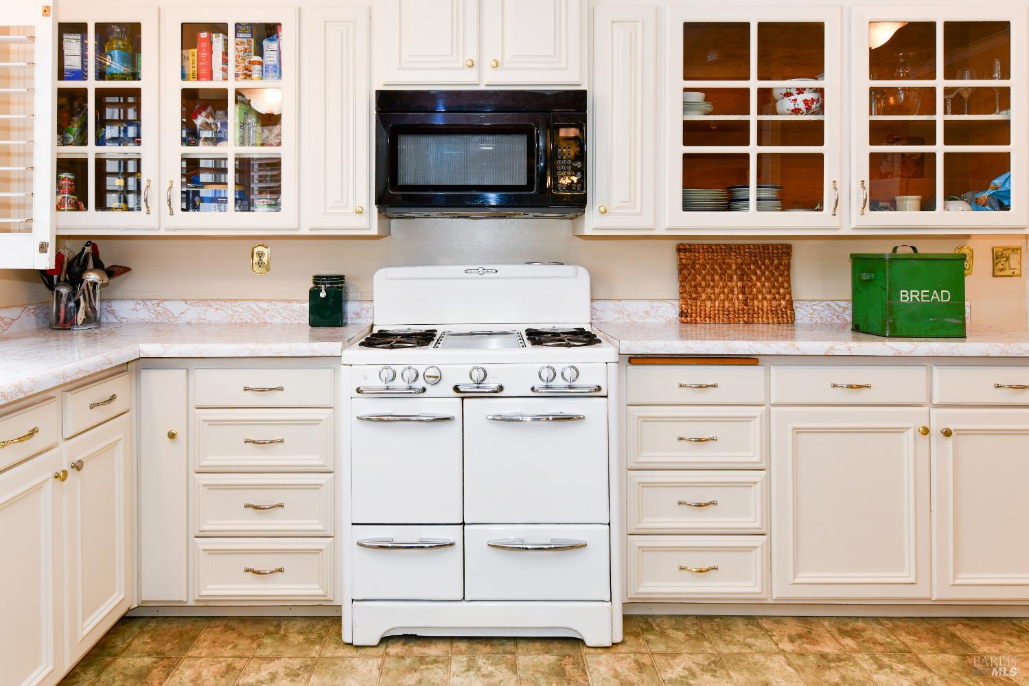 Detail Gallery Image 19 of 56 For 2060 Hagen Rd, Napa,  CA 94558 - 3 Beds | 2 Baths