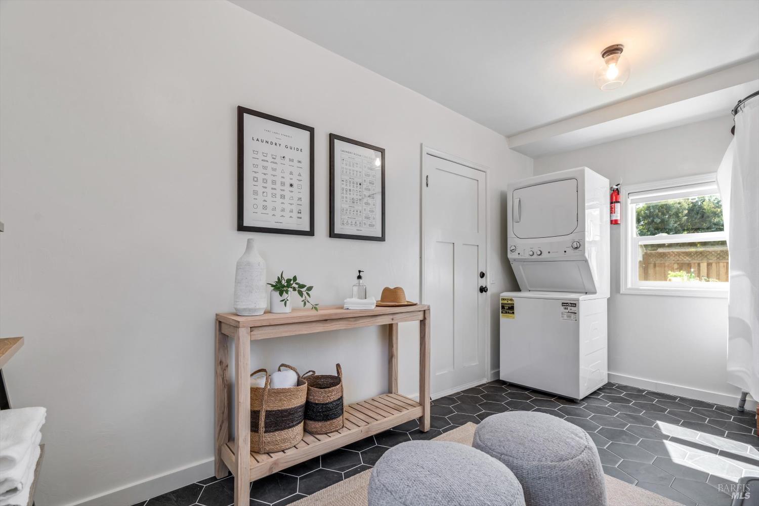 Detail Gallery Image 8 of 30 For 732 Church St, Santa Rosa,  CA 95405 - 3 Beds | 2 Baths