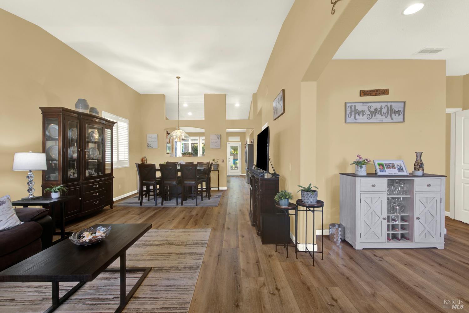 Detail Gallery Image 6 of 62 For 161 Currant Ln, Vacaville,  CA 95687 - 2 Beds | 2 Baths