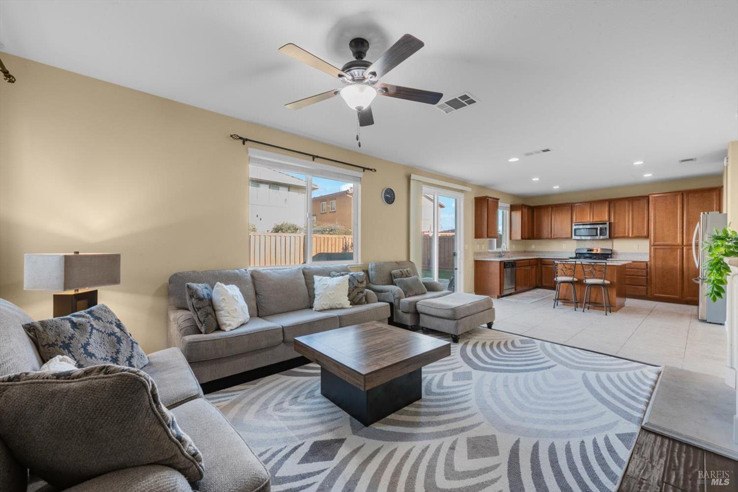 Detail Gallery Image 7 of 59 For 7079 Westminster Ct, Vacaville,  CA 95687 - 4 Beds | 2/1 Baths