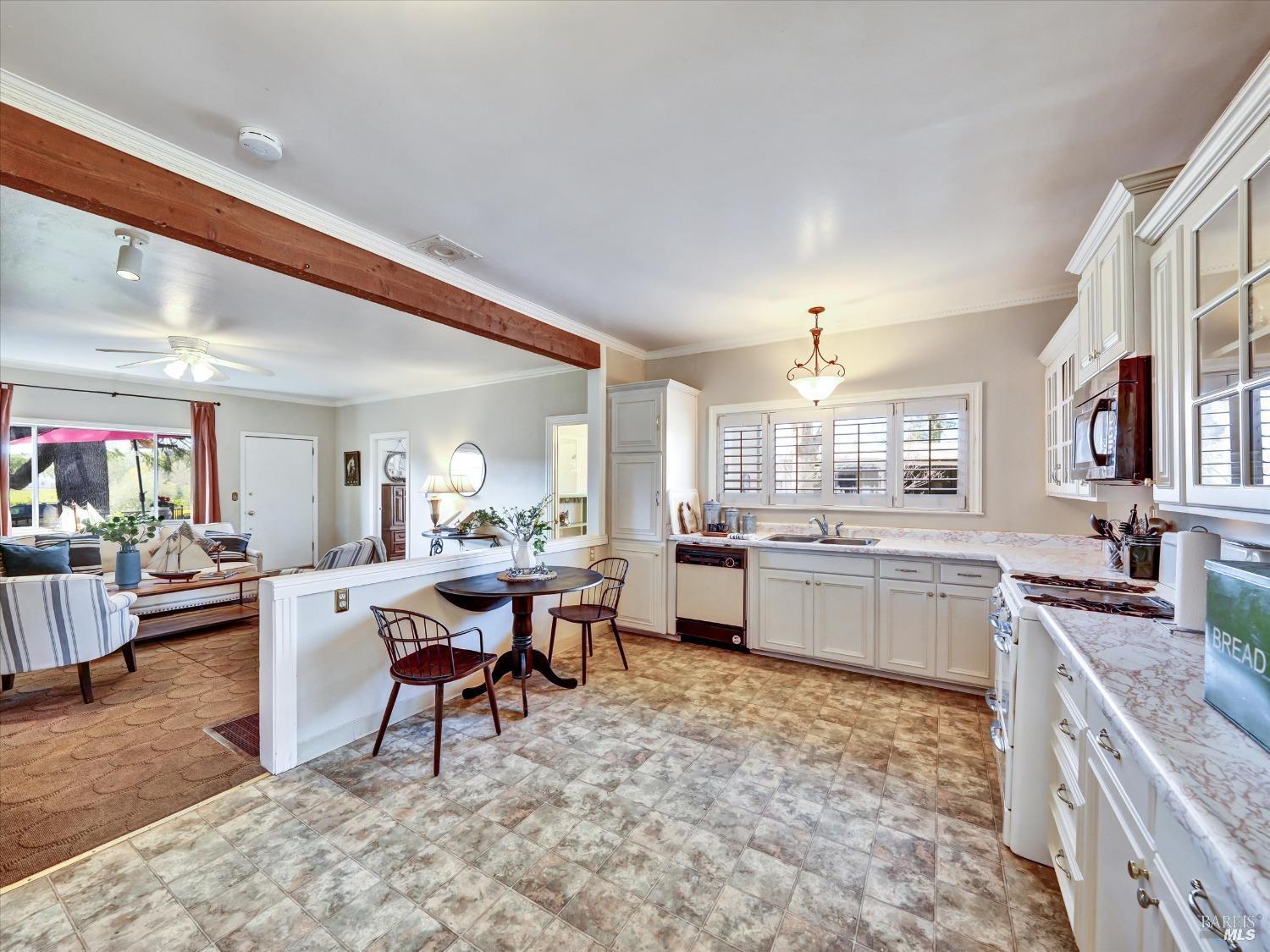 Detail Gallery Image 18 of 56 For 2060 Hagen Rd, Napa,  CA 94558 - 3 Beds | 2 Baths