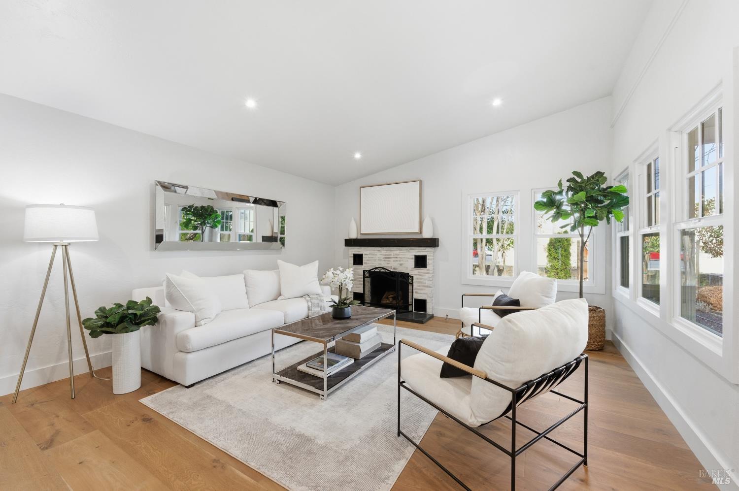 Detail Gallery Image 9 of 66 For 1123 Oak Ave, Saint Helena,  CA 94574 - 4 Beds | 4/2 Baths