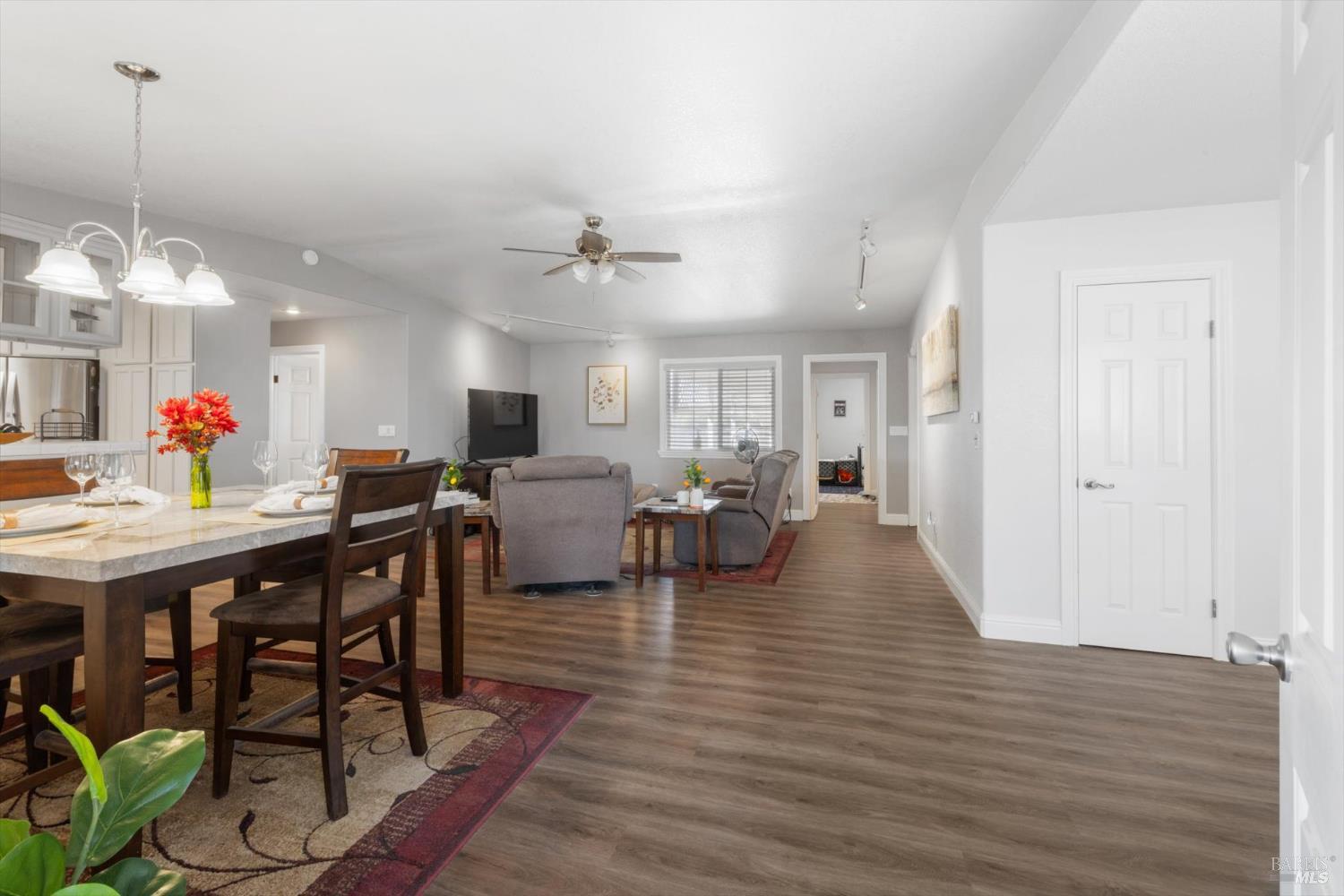 Detail Gallery Image 5 of 60 For 7672 Country Ln, Vacaville,  CA 95688 - 3 Beds | 3 Baths