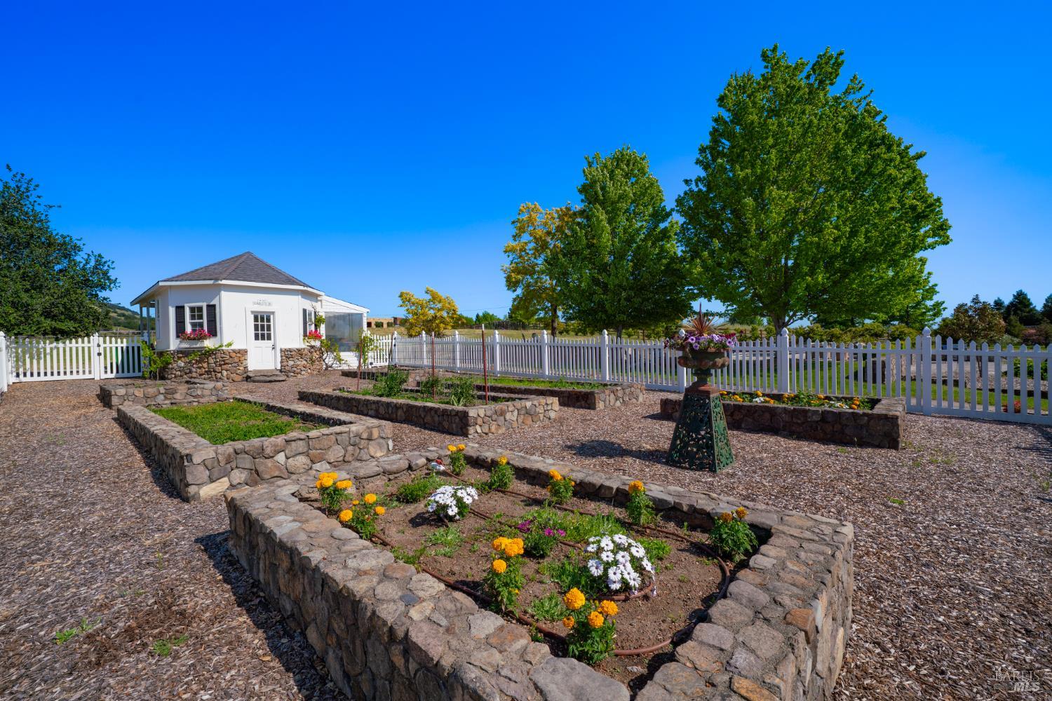 Detail Gallery Image 32 of 52 For 416 Royal Meadows Ct, Santa Rosa,  CA 95404 - 2 Beds | 2 Baths