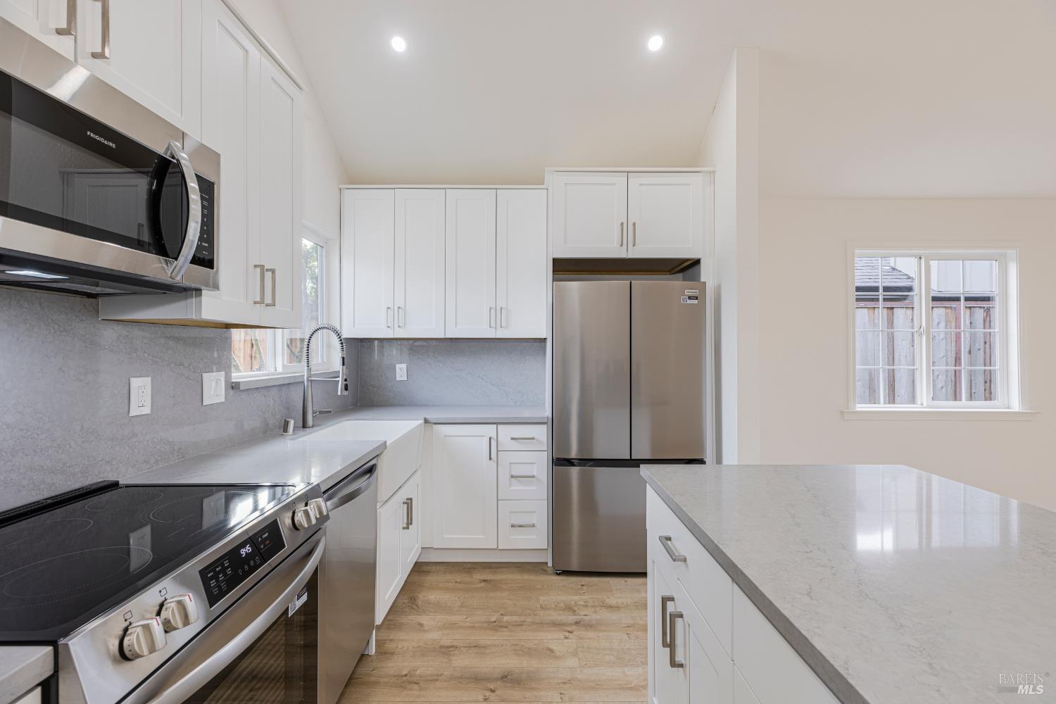 Detail Gallery Image 9 of 31 For 125 Saratoga Ct, Petaluma,  CA 94954 - 4 Beds | 2 Baths