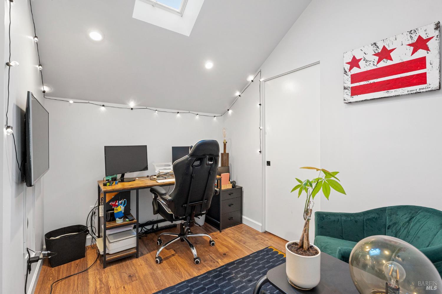 Detail Gallery Image 29 of 33 For 252 Bay Vista Cir, Sausalito,  CA 94965 - 3 Beds | 2/1 Baths