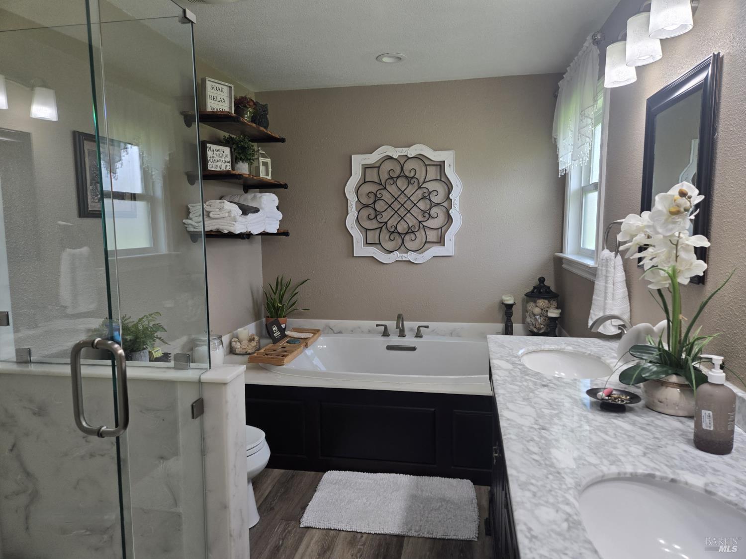 Detail Gallery Image 6 of 8 For 4782 Hall Rd, Santa Rosa,  CA 95401 - 3 Beds | 2/1 Baths