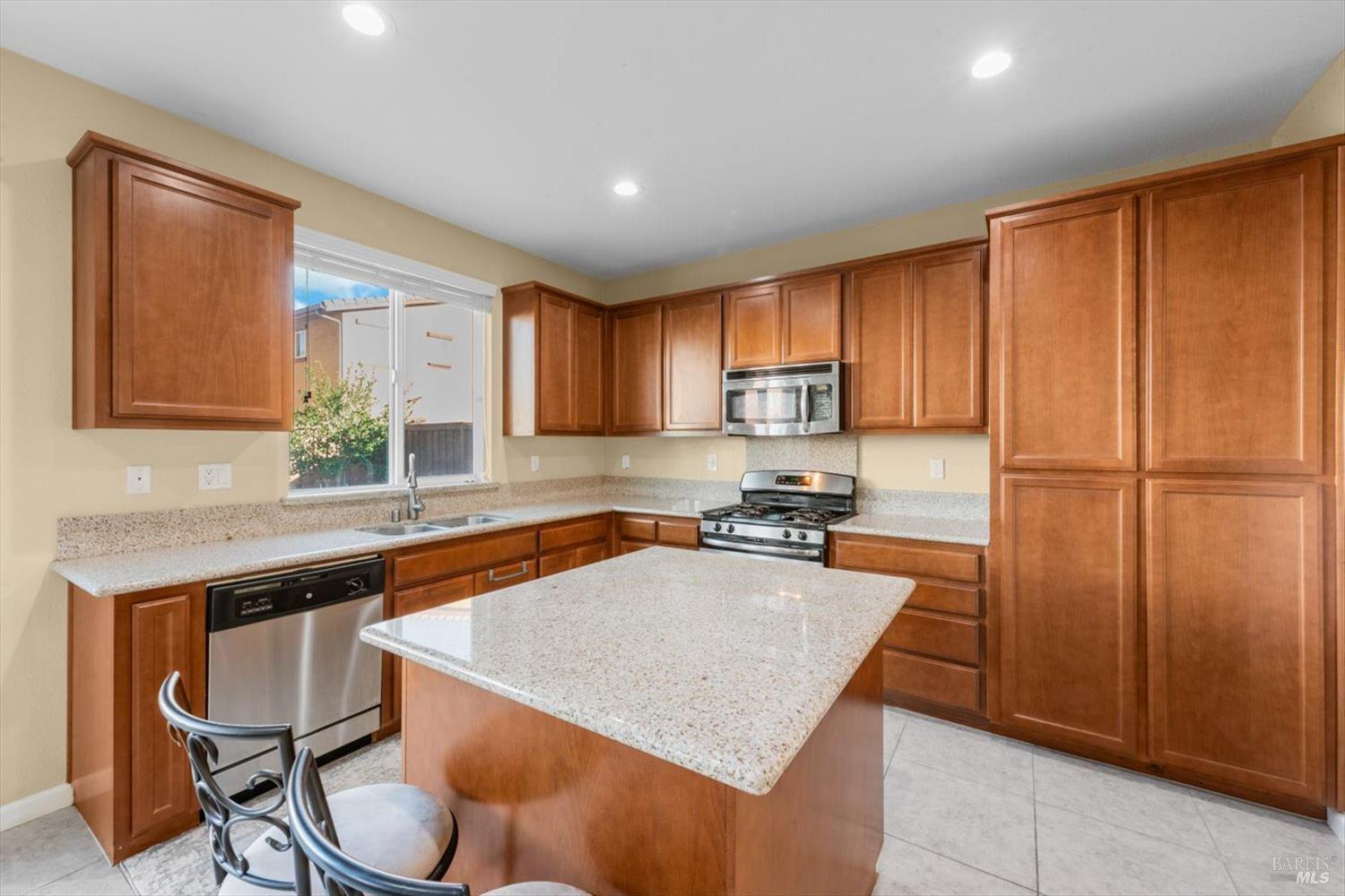 Detail Gallery Image 13 of 59 For 7079 Westminster Ct, Vacaville,  CA 95687 - 4 Beds | 2/1 Baths