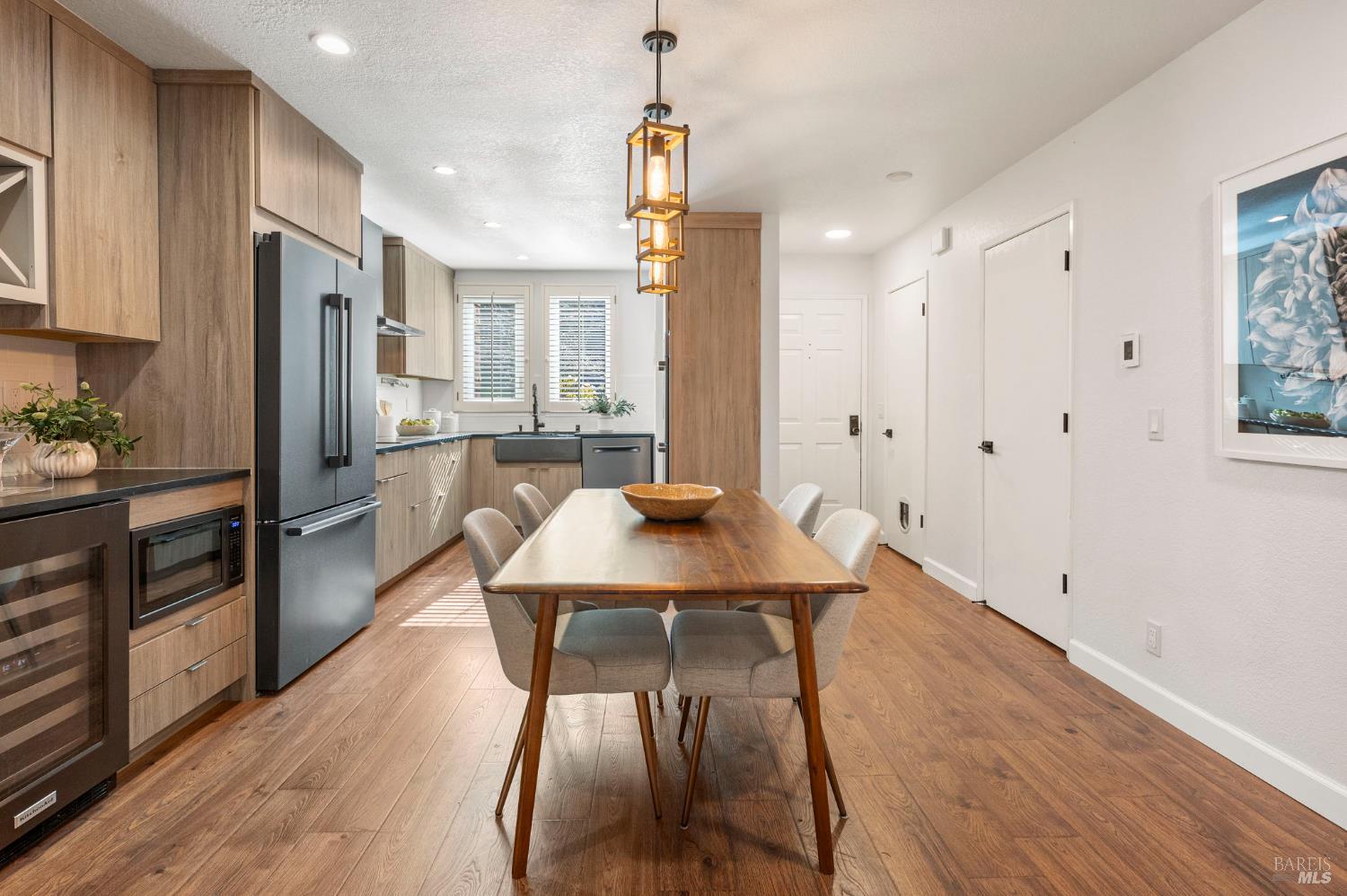 Detail Gallery Image 11 of 33 For 252 Bay Vista Cir, Sausalito,  CA 94965 - 3 Beds | 2/1 Baths