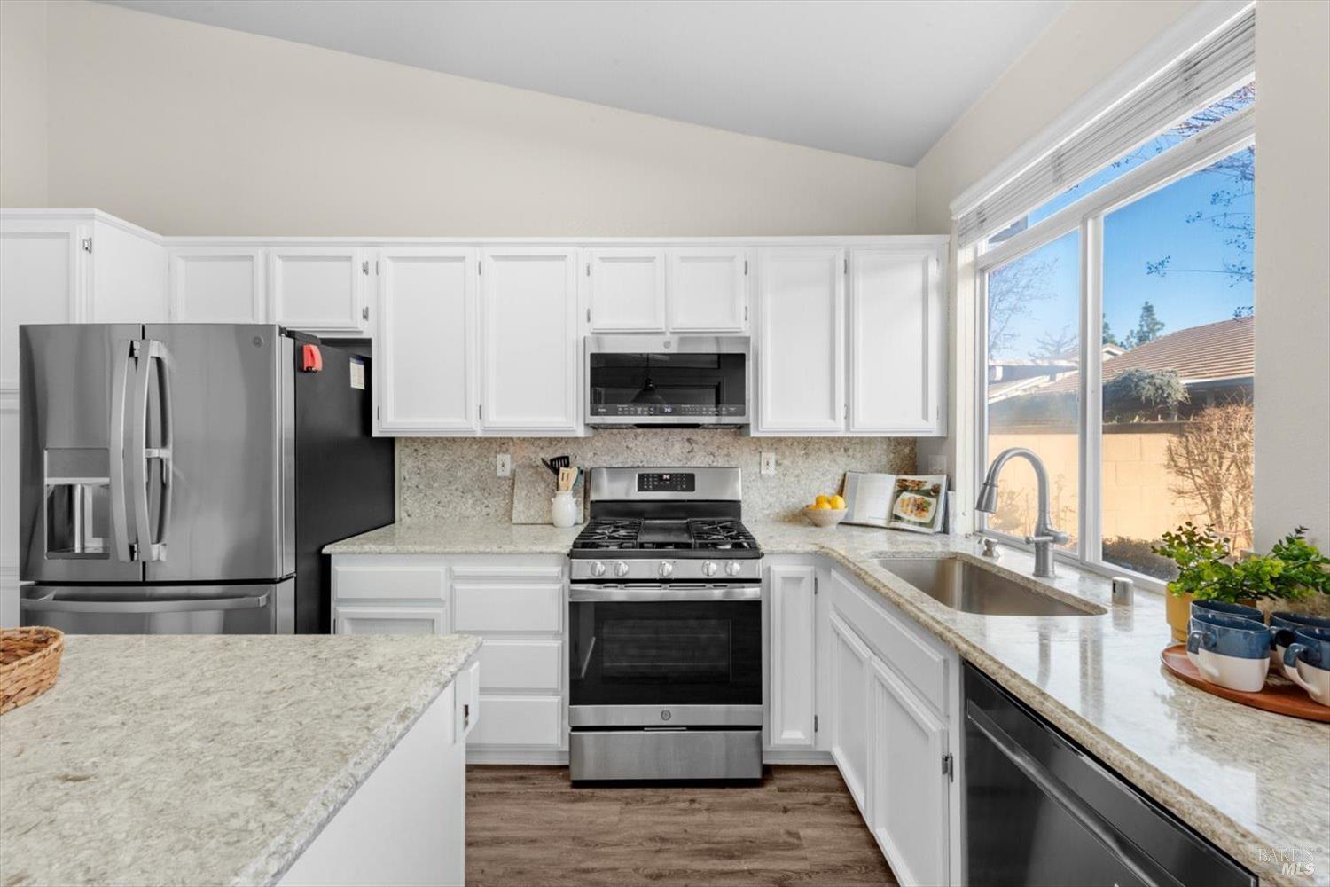 Detail Gallery Image 14 of 44 For 149 Currant Ln, Vacaville,  CA 95687 - 3 Beds | 2 Baths