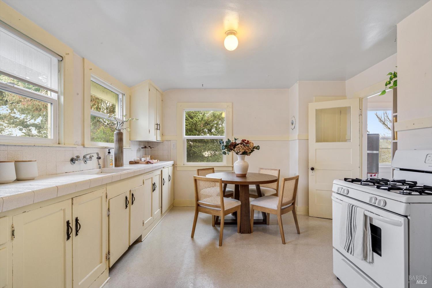 Detail Gallery Image 21 of 40 For 317 8th St, Petaluma,  CA 94952 - 4 Beds | 2 Baths