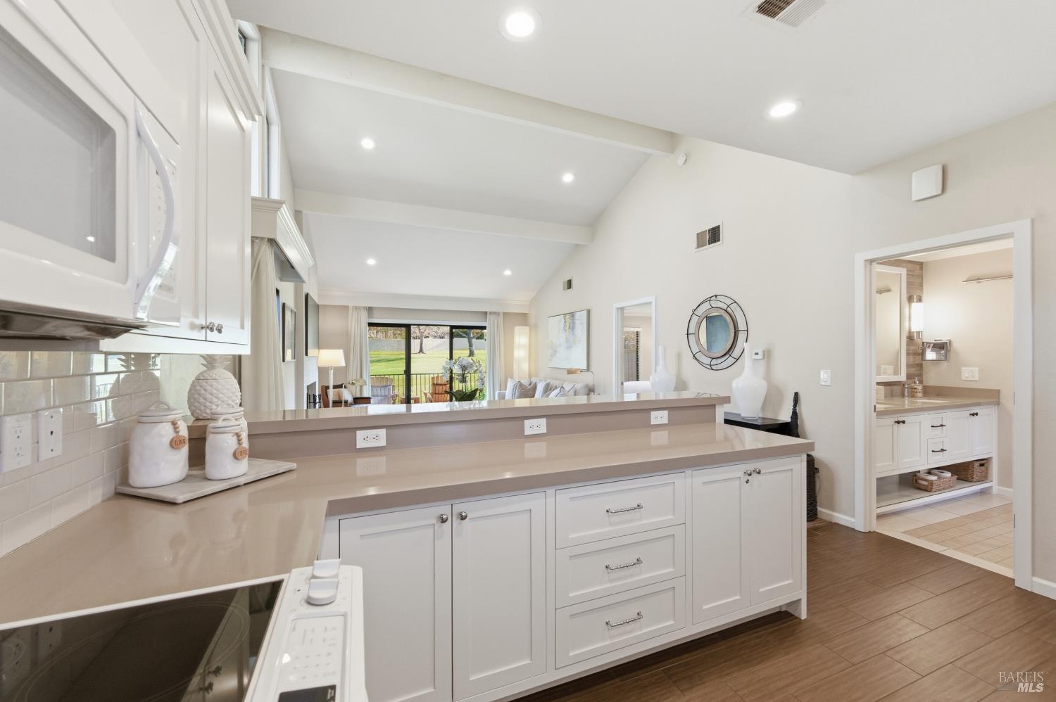 Detail Gallery Image 8 of 56 For 868 Oak Leaf Way, Napa,  CA 94558 - 2 Beds | 2 Baths