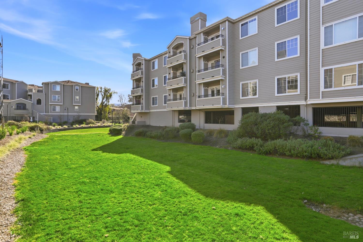 Detail Gallery Image 33 of 35 For 852 Diablo Ave #304,  Novato,  CA 94947 - 2 Beds | 2 Baths