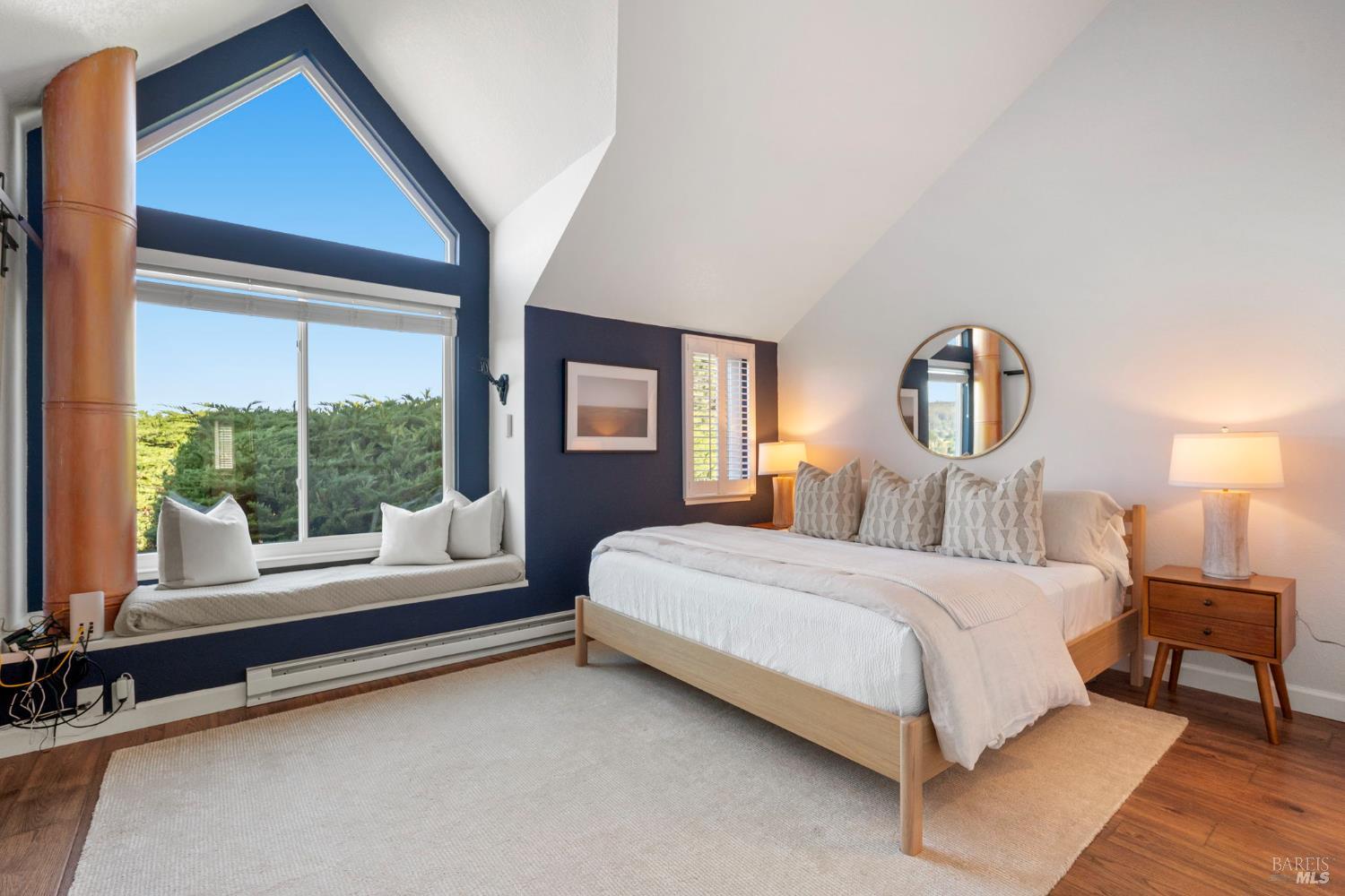 Detail Gallery Image 17 of 33 For 252 Bay Vista Cir, Sausalito,  CA 94965 - 3 Beds | 2/1 Baths