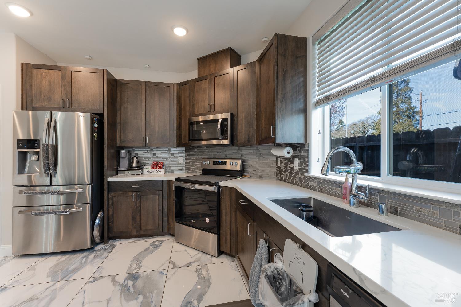 Detail Gallery Image 8 of 27 For 1407 Brothers Ln, Willits,  CA 95490 - 4 Beds | 2 Baths