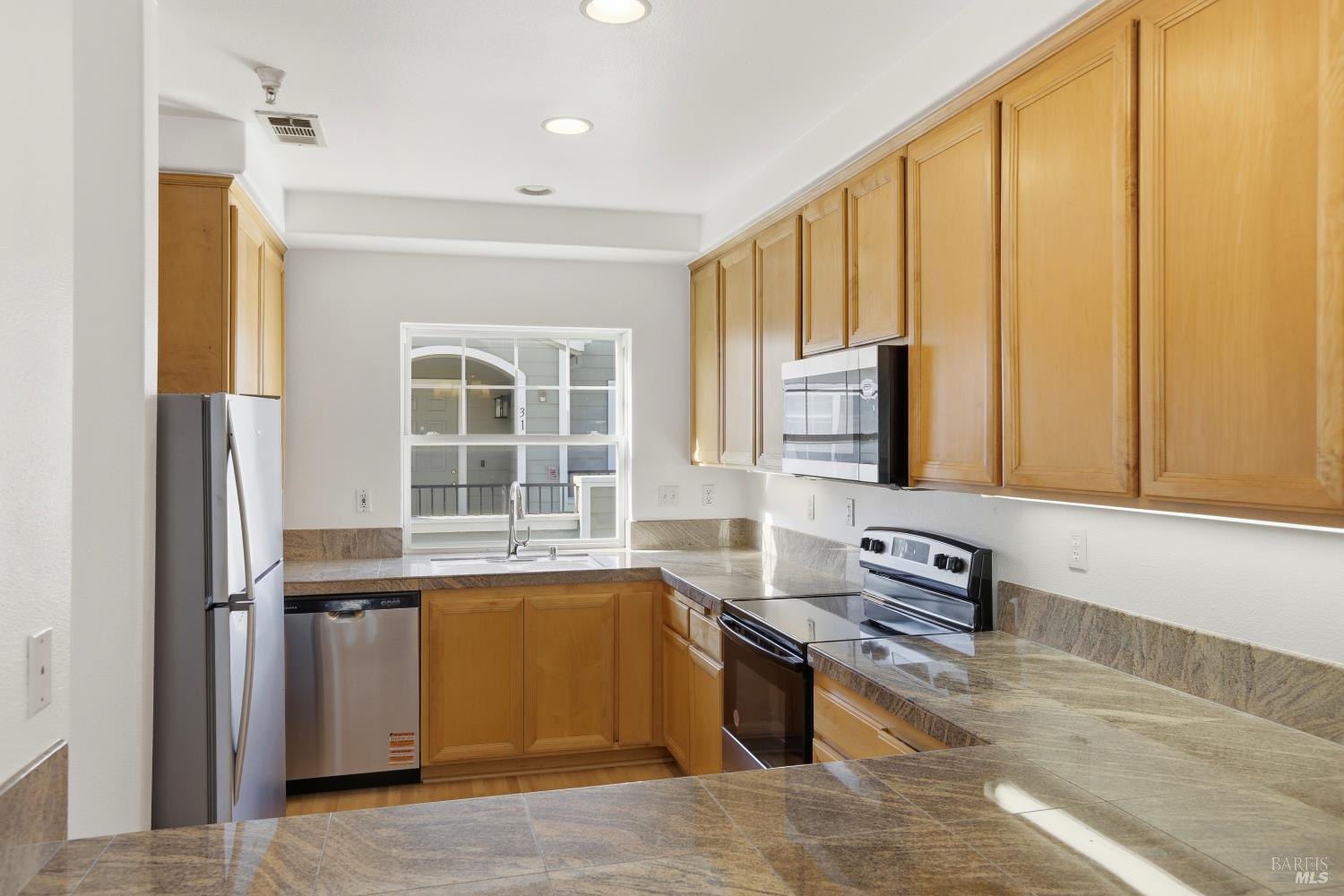 Detail Gallery Image 10 of 35 For 852 Diablo Ave #304,  Novato,  CA 94947 - 2 Beds | 2 Baths