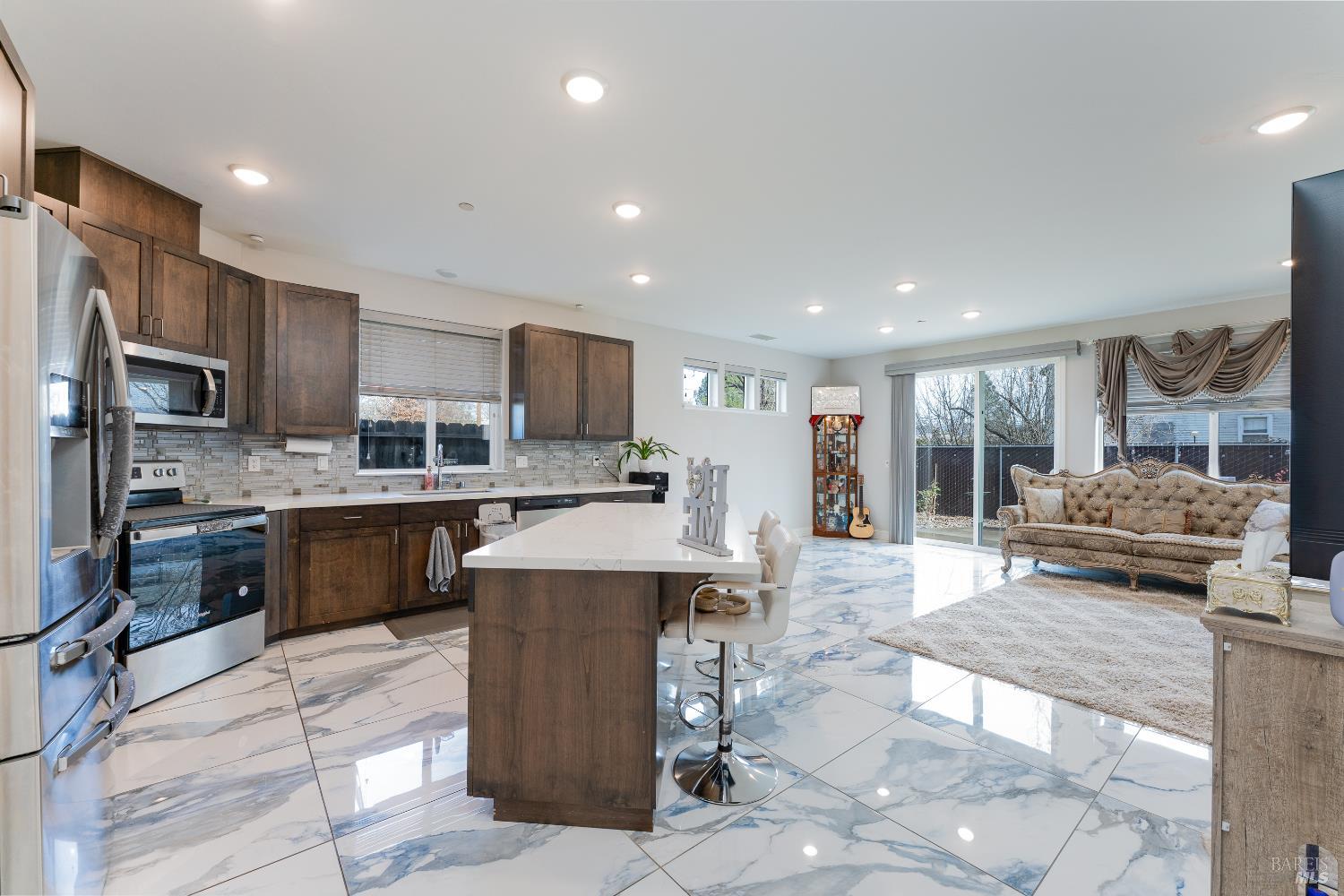 Detail Gallery Image 6 of 27 For 1407 Brothers Ln, Willits,  CA 95490 - 4 Beds | 2 Baths