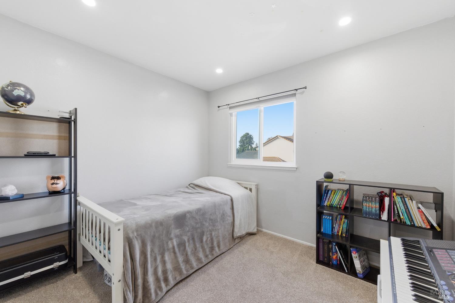 Detail Gallery Image 22 of 29 For 98 Francis Cir, Rohnert Park,  CA 94928 - 3 Beds | 2/1 Baths