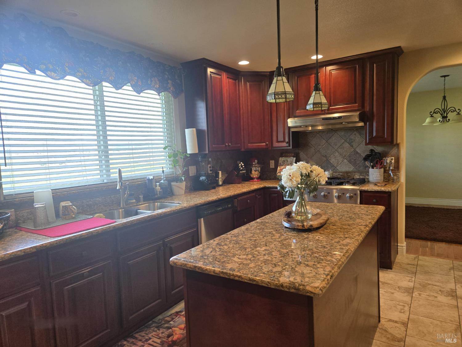 Detail Gallery Image 4 of 8 For 4782 Hall Rd, Santa Rosa,  CA 95401 - 3 Beds | 2/1 Baths