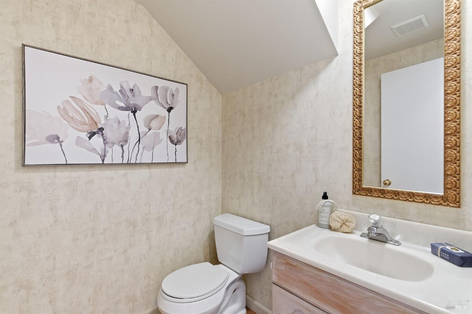 Detail Gallery Image 25 of 51 For 1816 Downing St, Petaluma,  CA 94954 - 3 Beds | 1/1 Baths